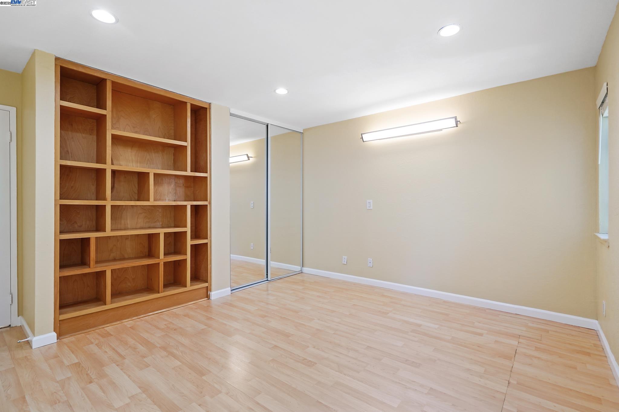 Detail Gallery Image 13 of 21 For 5227 Riverdale Court, Pleasanton,  CA 94588 - 4 Beds | 2/1 Baths