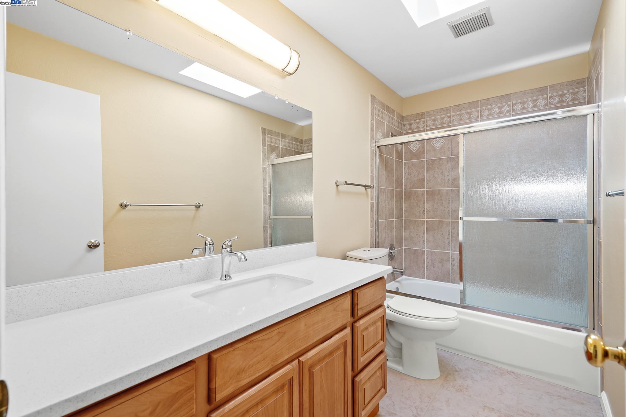 Detail Gallery Image 14 of 21 For 5227 Riverdale Court, Pleasanton,  CA 94588 - 4 Beds | 2/1 Baths