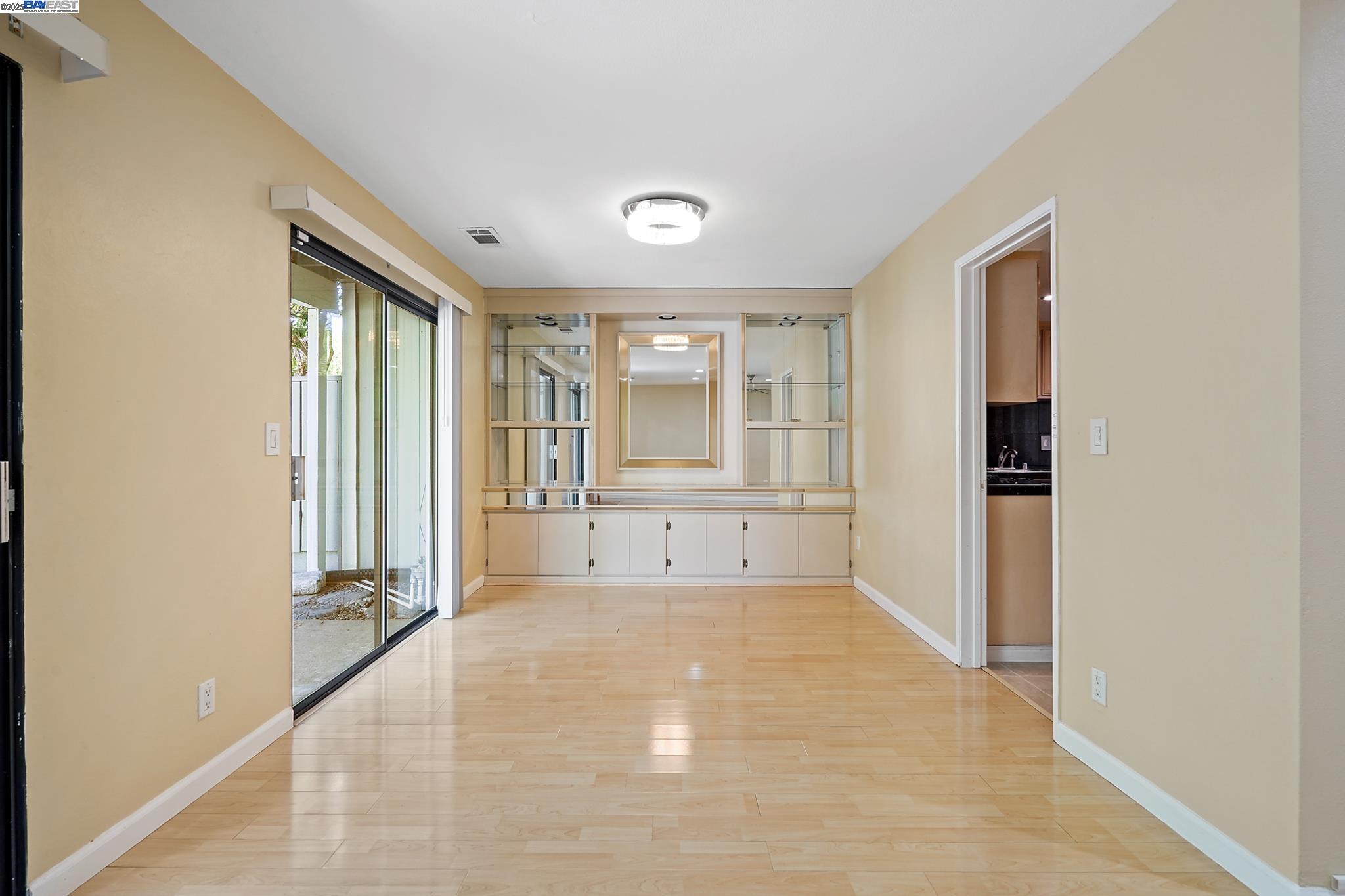 Detail Gallery Image 4 of 21 For 5227 Riverdale Court, Pleasanton,  CA 94588 - 4 Beds | 2/1 Baths