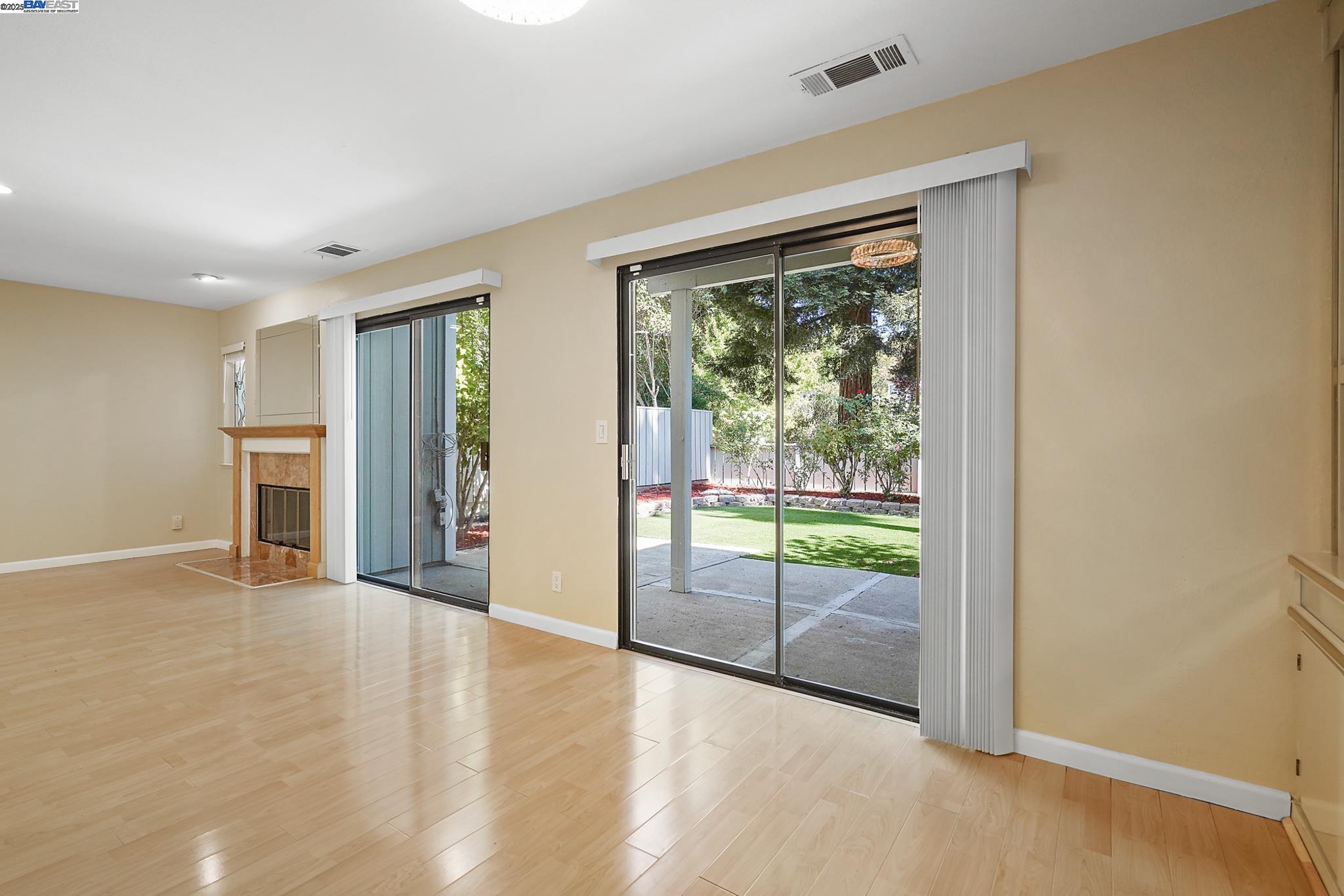 Detail Gallery Image 5 of 21 For 5227 Riverdale Court, Pleasanton,  CA 94588 - 4 Beds | 2/1 Baths