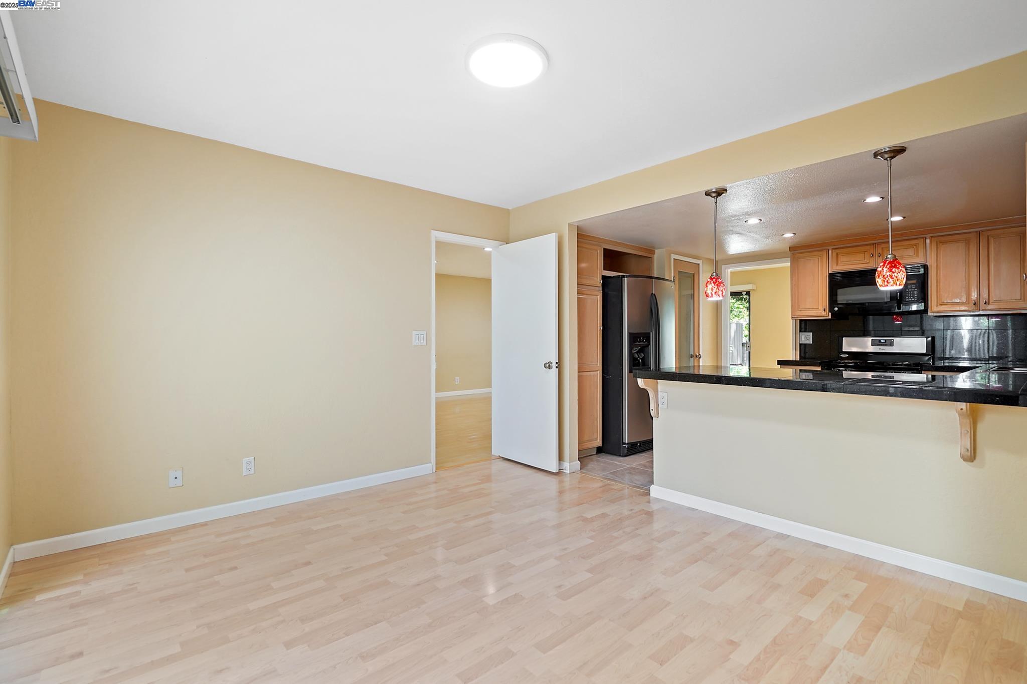 Detail Gallery Image 8 of 21 For 5227 Riverdale Court, Pleasanton,  CA 94588 - 4 Beds | 2/1 Baths