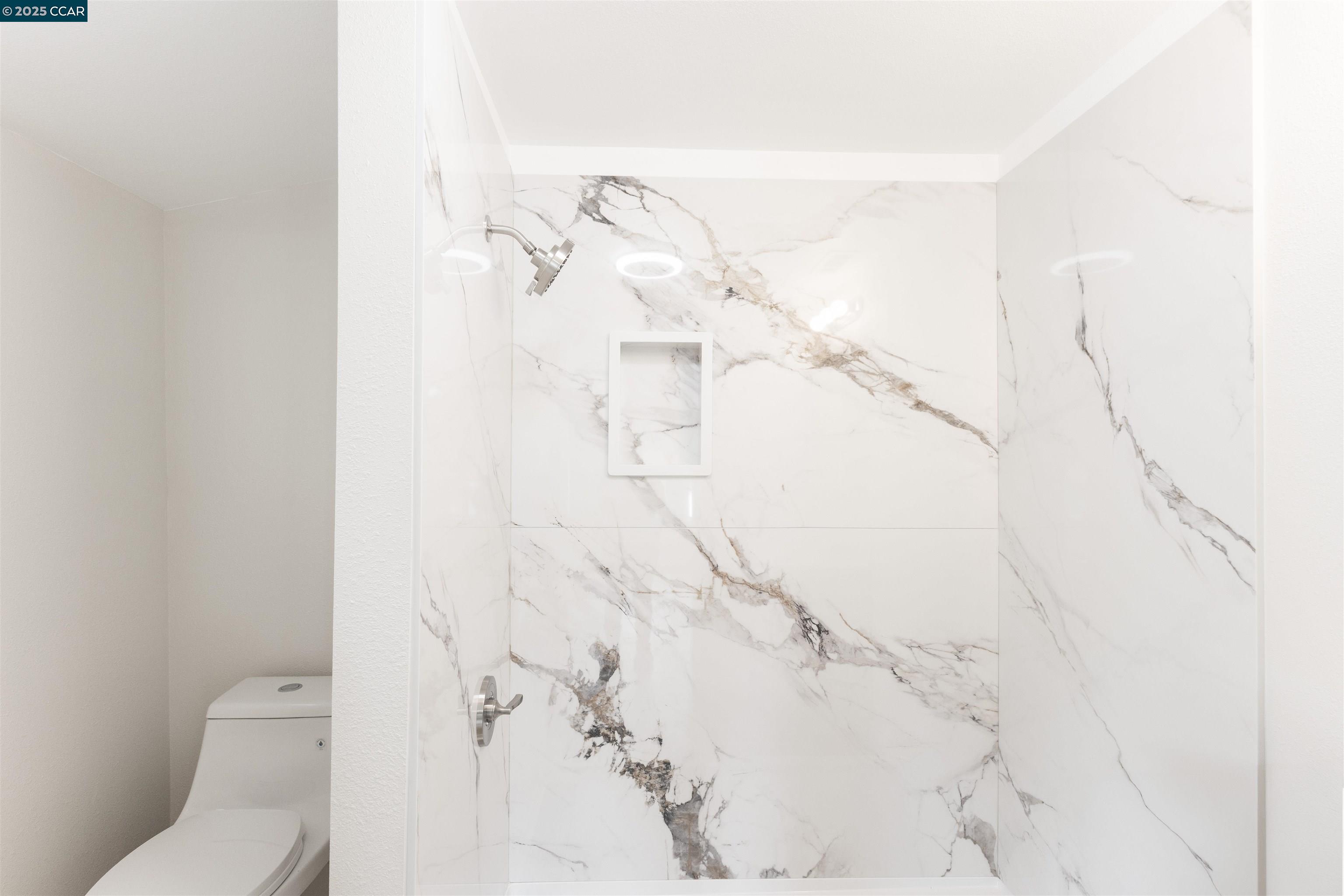 Detail Gallery Image 12 of 48 For 3500 66th Ave, Oakland,  CA 94605 - 5 Beds | 3/1 Baths