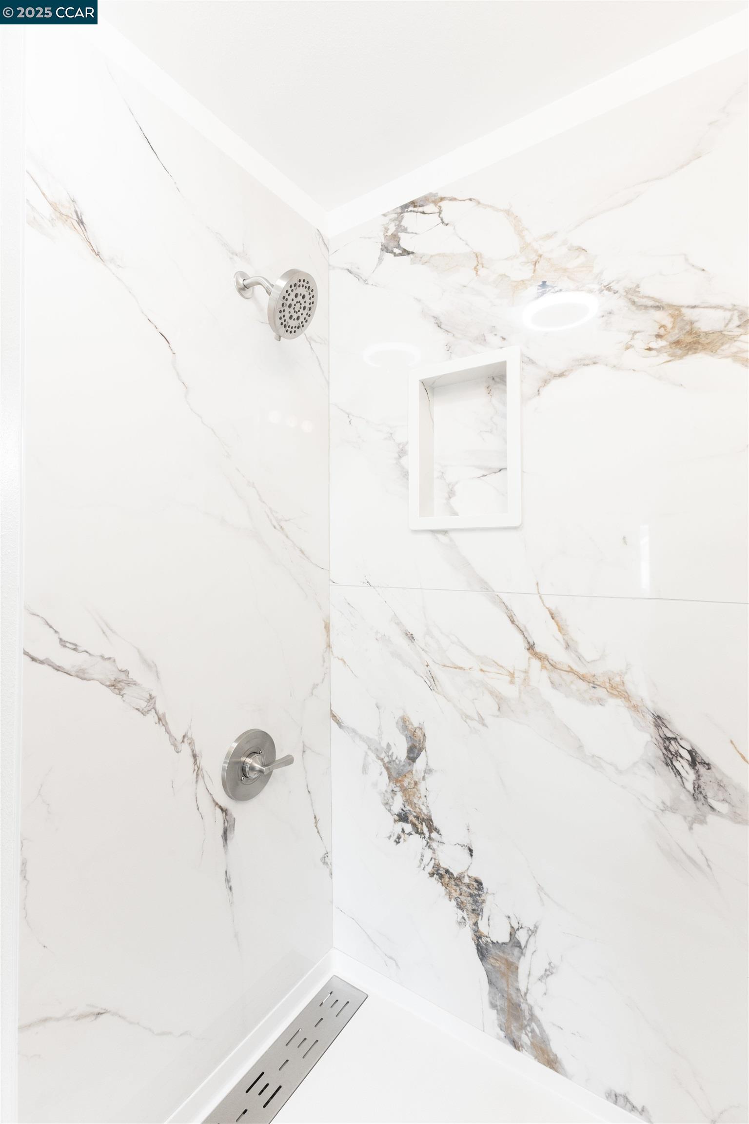 Detail Gallery Image 13 of 48 For 3500 66th Ave, Oakland,  CA 94605 - 5 Beds | 3/1 Baths