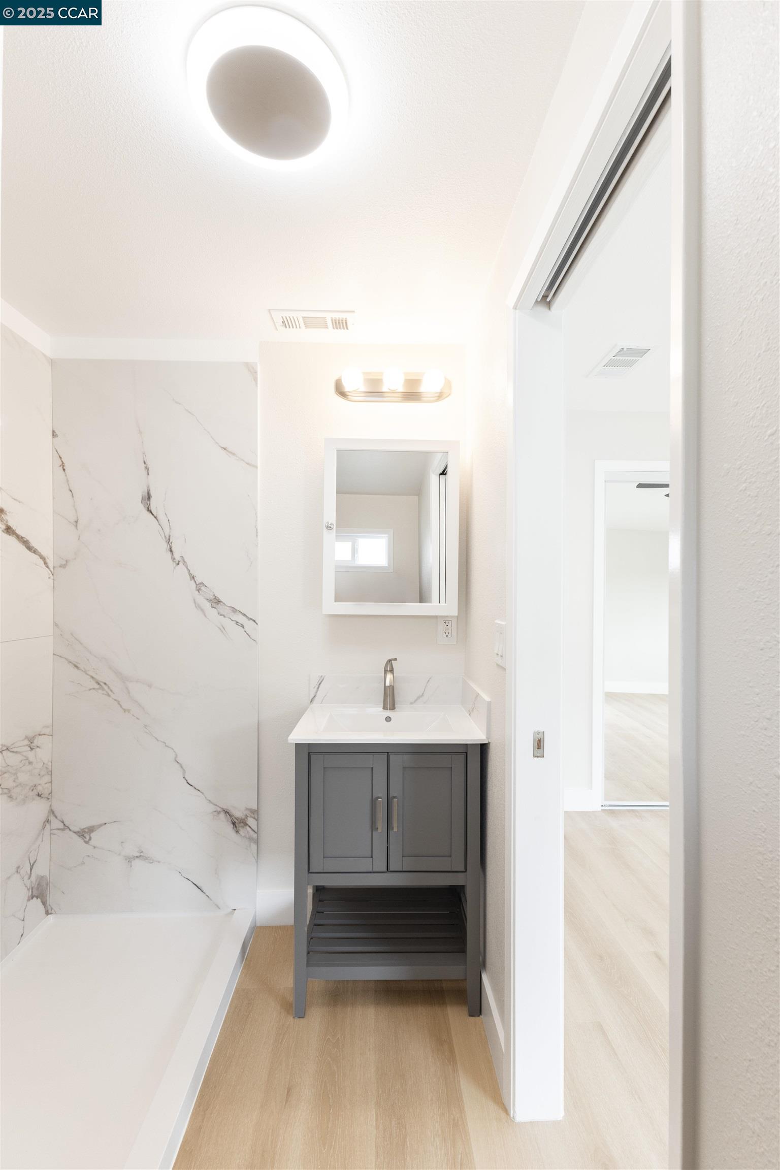 Detail Gallery Image 15 of 48 For 3500 66th Ave, Oakland,  CA 94605 - 5 Beds | 3/1 Baths