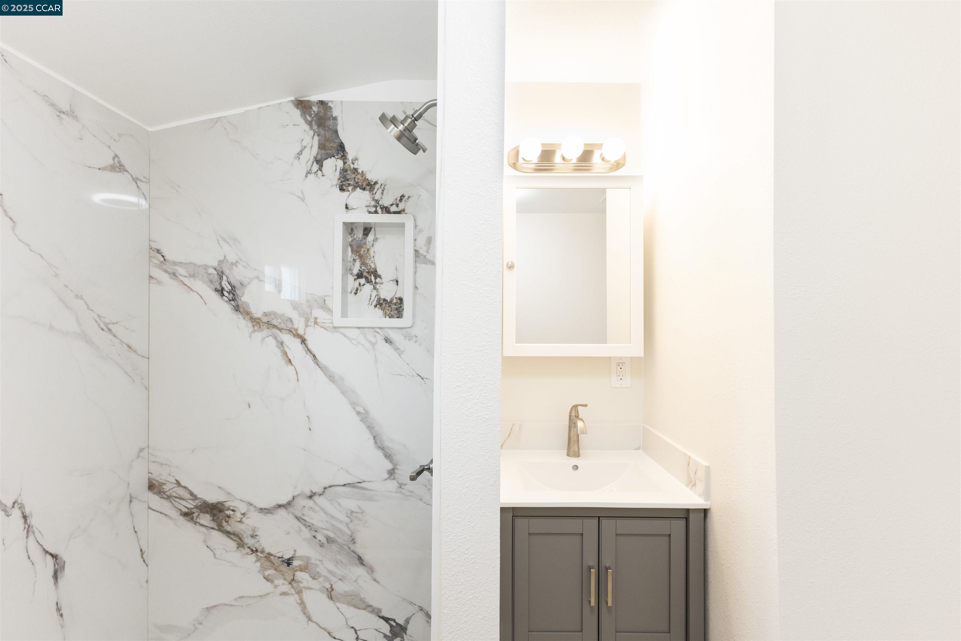 Detail Gallery Image 21 of 48 For 3500 66th Ave, Oakland,  CA 94605 - 5 Beds | 3/1 Baths