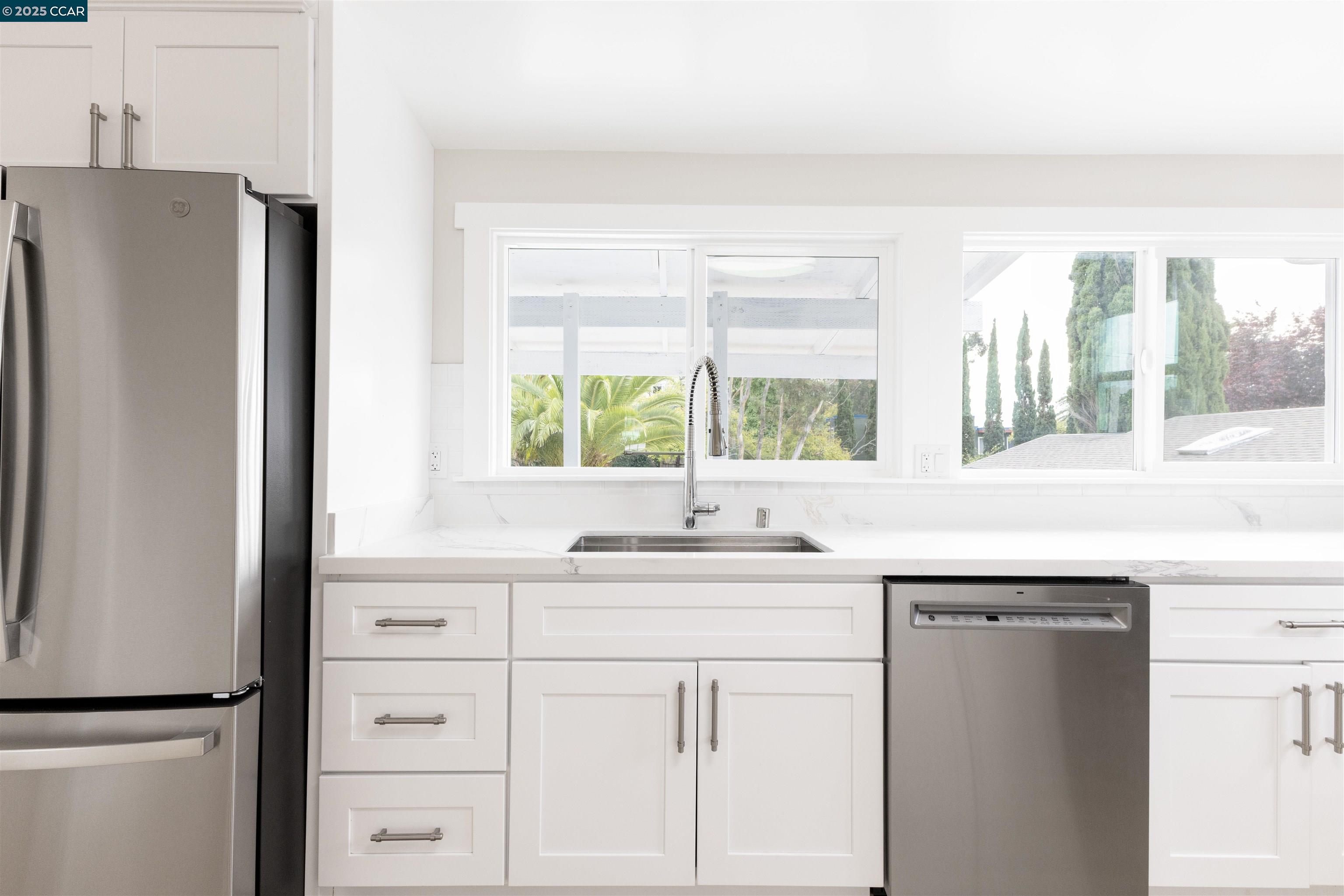 Detail Gallery Image 7 of 48 For 3500 66th Ave, Oakland,  CA 94605 - 5 Beds | 3/1 Baths