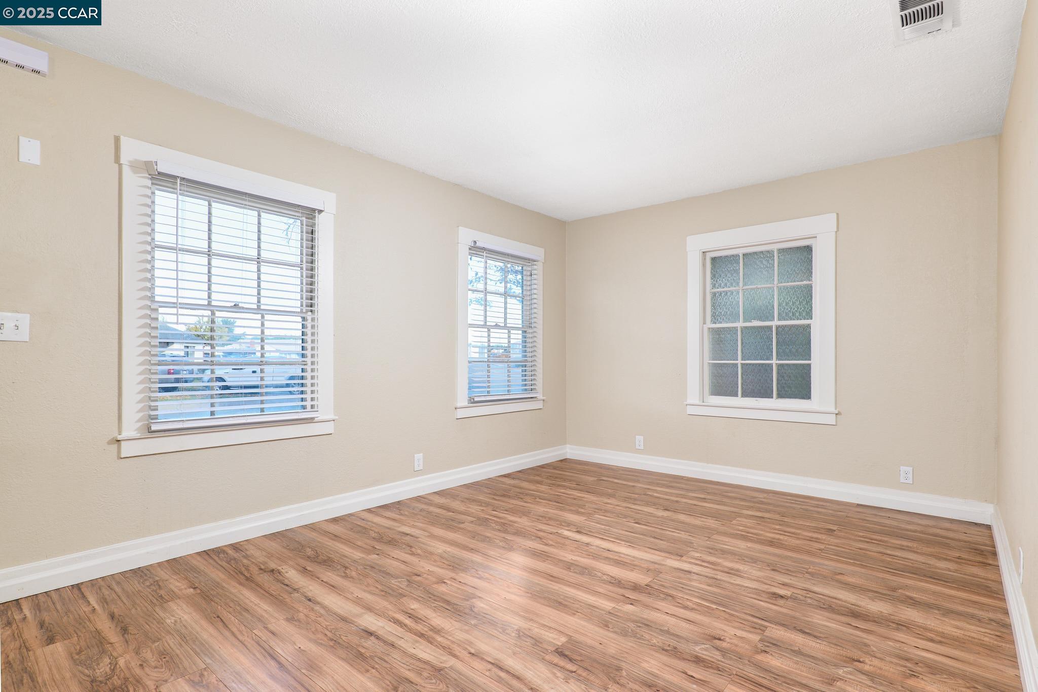 Detail Gallery Image 11 of 26 For 135 N 5th St, Rio Vista,  CA 94571 - 3 Beds | 2 Baths