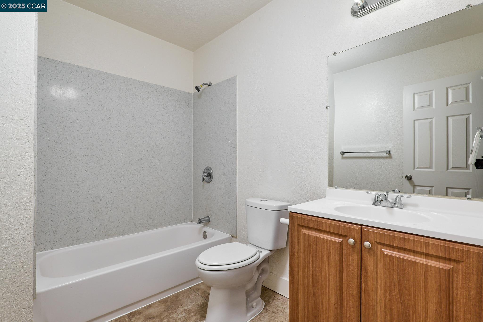 Detail Gallery Image 5 of 26 For 135 N 5th St, Rio Vista,  CA 94571 - 3 Beds | 2 Baths