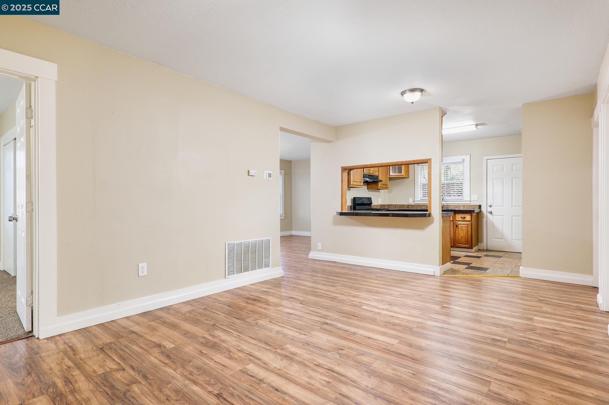 Detail Gallery Image 8 of 26 For 135 N 5th St, Rio Vista,  CA 94571 - 3 Beds | 2 Baths