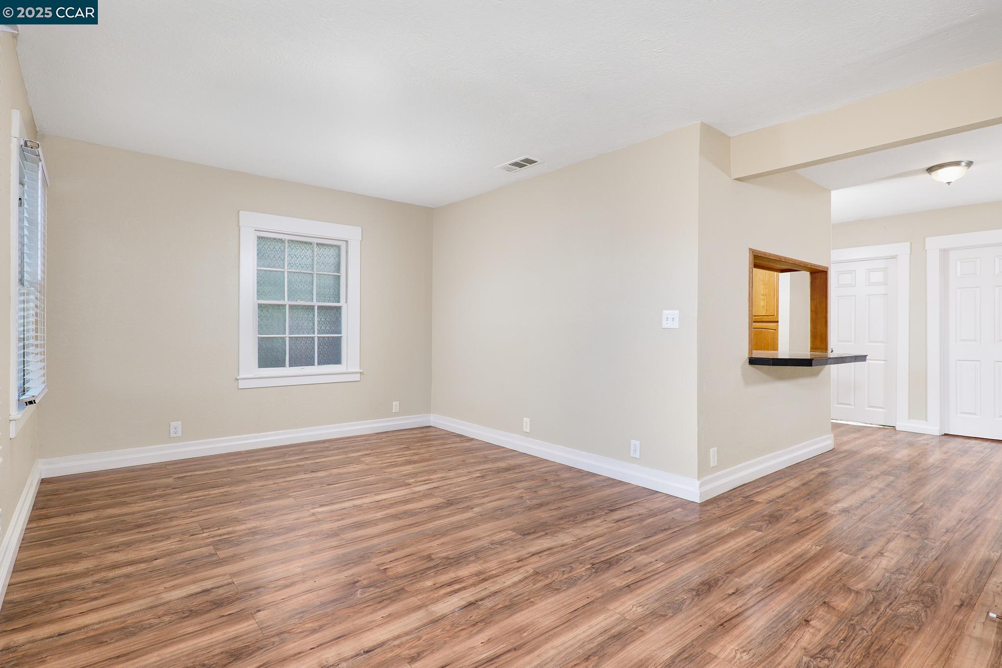 Detail Gallery Image 10 of 26 For 135 N 5th St, Rio Vista,  CA 94571 - 3 Beds | 2 Baths