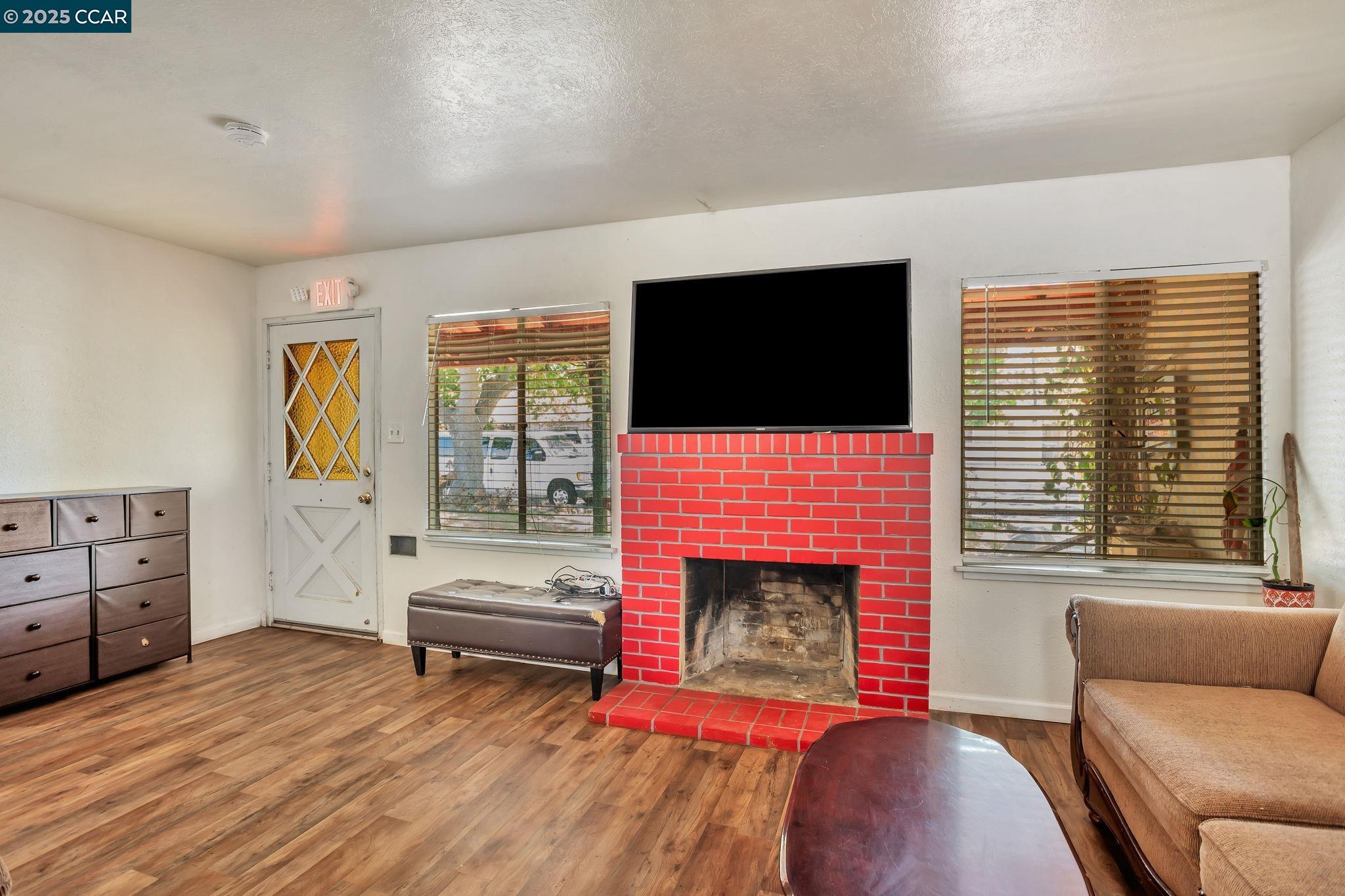 Detail Gallery Image 6 of 23 For 1316 Lincoln St, Fairfield,  CA 94533 - 3 Beds | 1 Baths