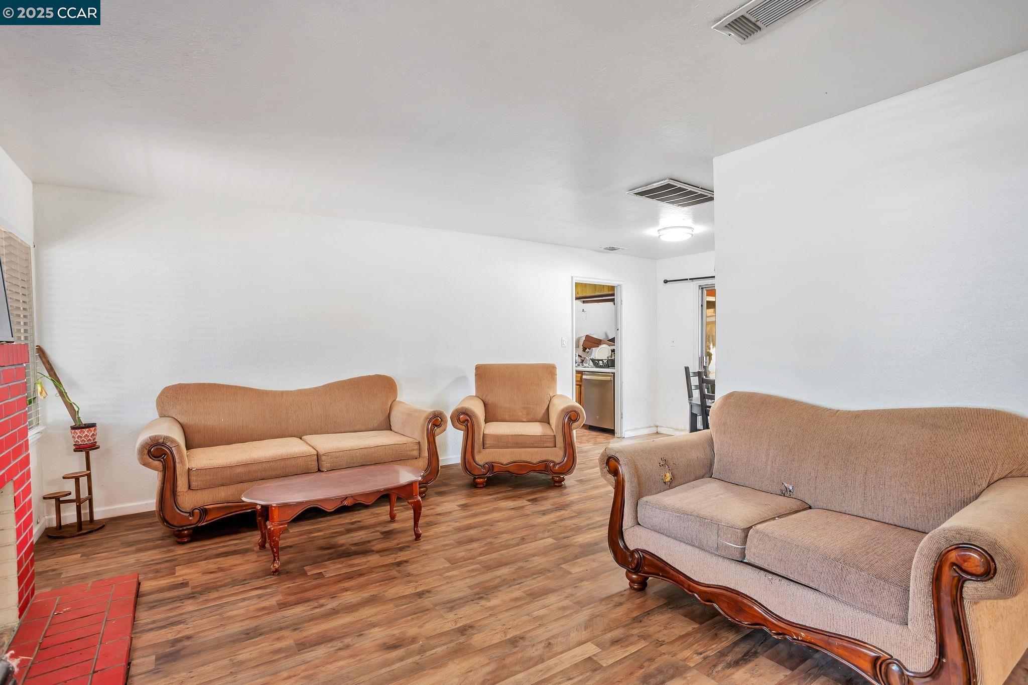 Detail Gallery Image 7 of 23 For 1316 Lincoln St, Fairfield,  CA 94533 - 3 Beds | 1 Baths