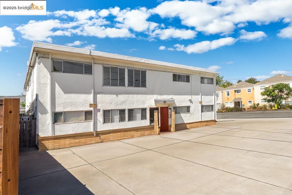 Detail Gallery Image 3 of 21 For 1728 Curtis St, Berkeley,  CA 94702 - – Beds | – Baths