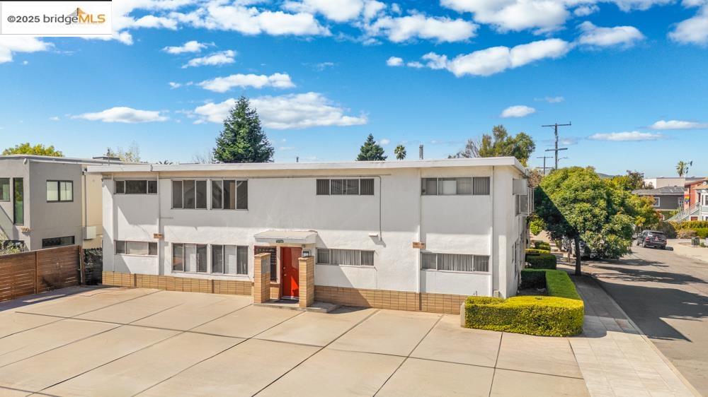 Detail Gallery Image 6 of 21 For 1728 Curtis St, Berkeley,  CA 94702 - – Beds | – Baths