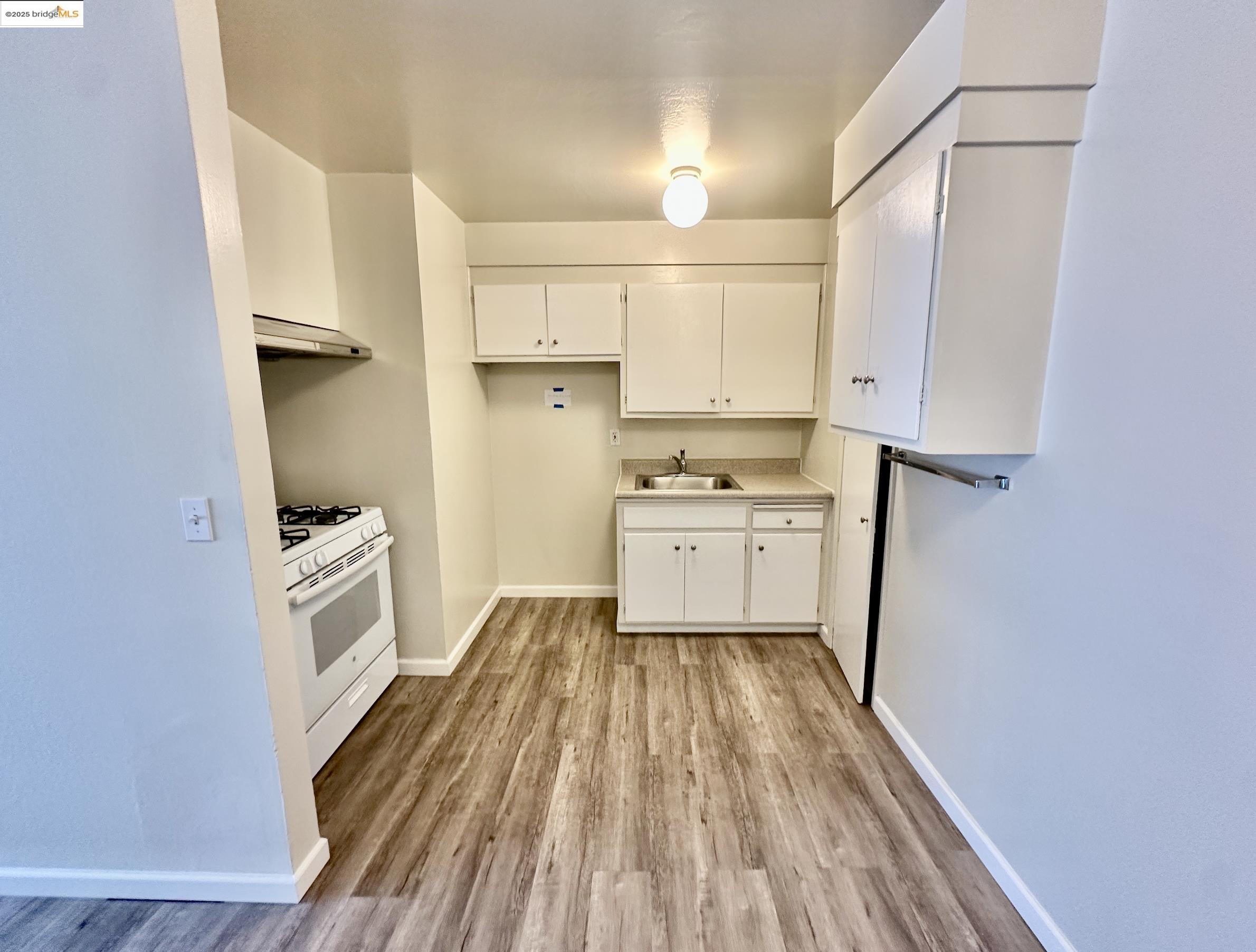 Detail Gallery Image 10 of 21 For 1728 Curtis St, Berkeley,  CA 94702 - – Beds | – Baths