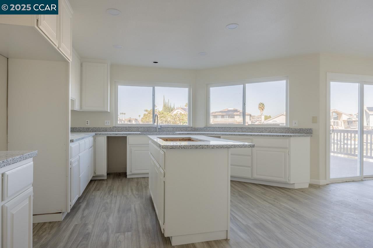 Detail Gallery Image 9 of 37 For 4305 Monterey Ct, Discovery Bay,  CA 94505 - 3 Beds | 2/1 Baths