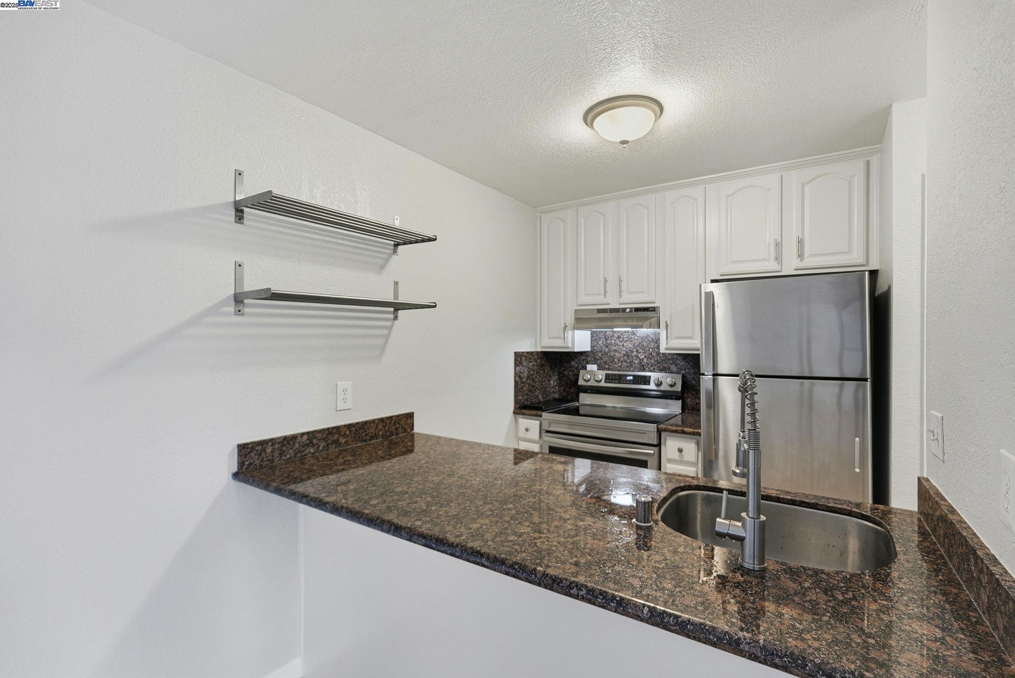 Detail Gallery Image 12 of 21 For 655 River Oak Way #42,  Hayward,  CA 94544 - 1 Beds | 1 Baths
