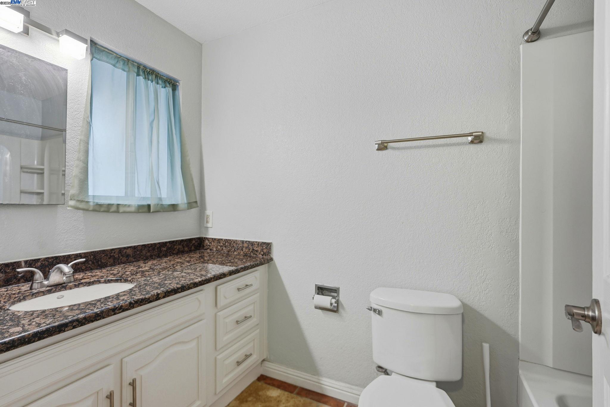 Detail Gallery Image 14 of 21 For 655 River Oak Way #42,  Hayward,  CA 94544 - 1 Beds | 1 Baths