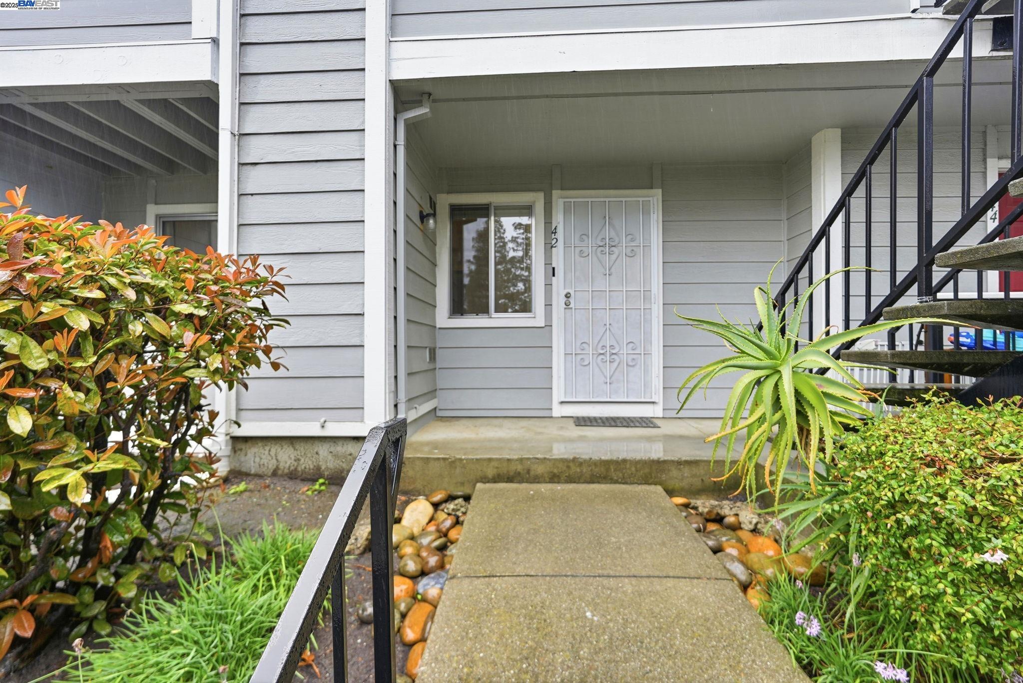 Detail Gallery Image 4 of 21 For 655 River Oak Way #42,  Hayward,  CA 94544 - 1 Beds | 1 Baths