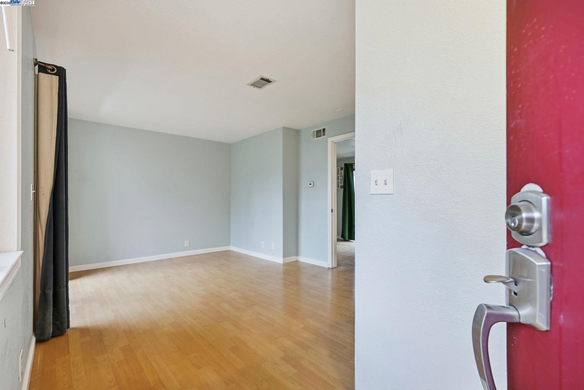 Detail Gallery Image 6 of 21 For 655 River Oak Way #42,  Hayward,  CA 94544 - 1 Beds | 1 Baths