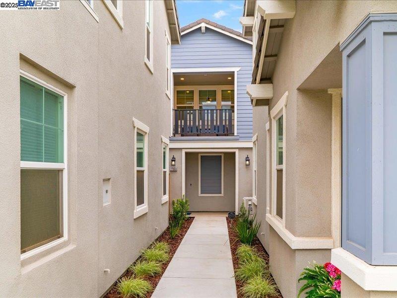 Detail Gallery Image 2 of 40 For 17353 Morning View Drive, Lathrop,  CA 95330 - 3 Beds | 2 Baths