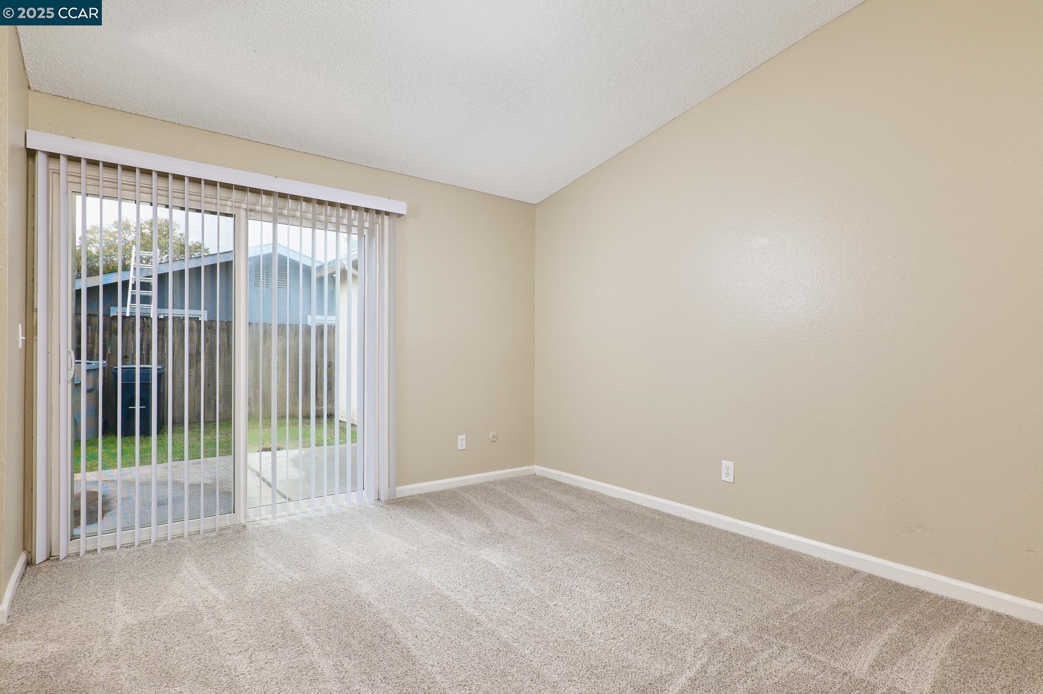 Detail Gallery Image 14 of 20 For 7827 Deer Meadow Dr, Sacramento,  CA 95823 - 3 Beds | 2 Baths