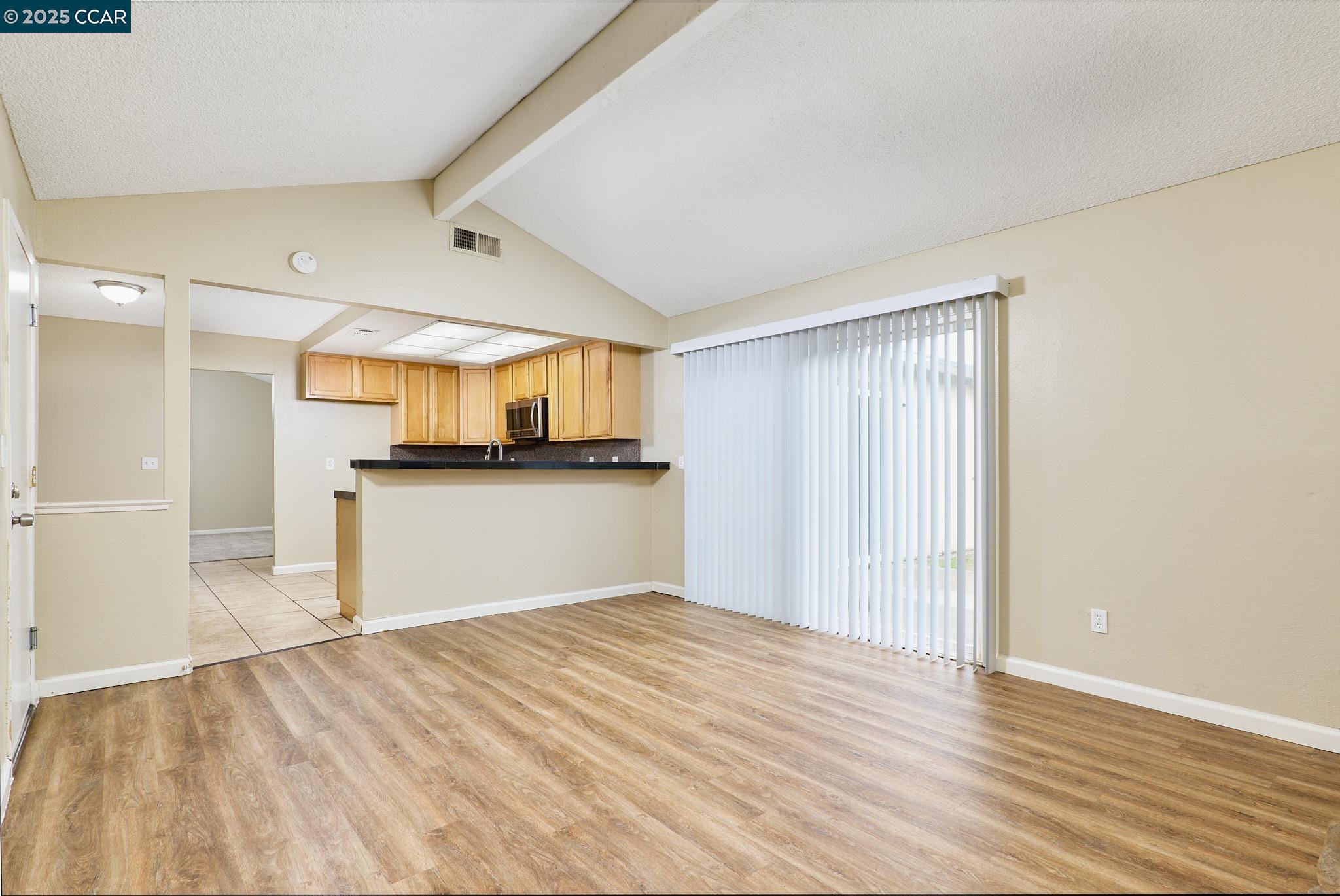 Detail Gallery Image 5 of 20 For 7827 Deer Meadow Dr, Sacramento,  CA 95823 - 3 Beds | 2 Baths