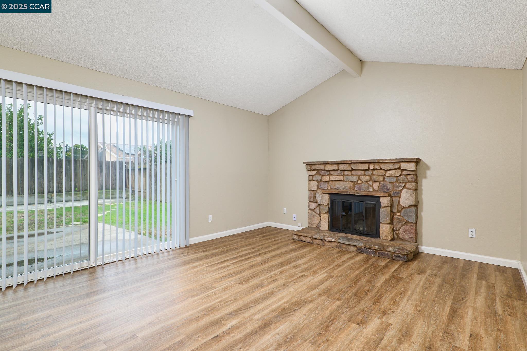Detail Gallery Image 6 of 20 For 7827 Deer Meadow Dr, Sacramento,  CA 95823 - 3 Beds | 2 Baths