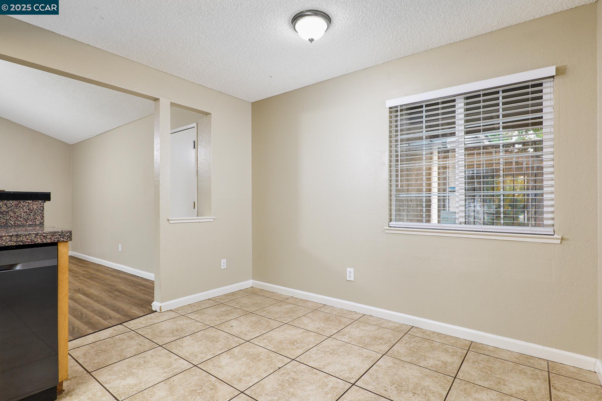 Detail Gallery Image 10 of 20 For 7827 Deer Meadow Dr, Sacramento,  CA 95823 - 3 Beds | 2 Baths