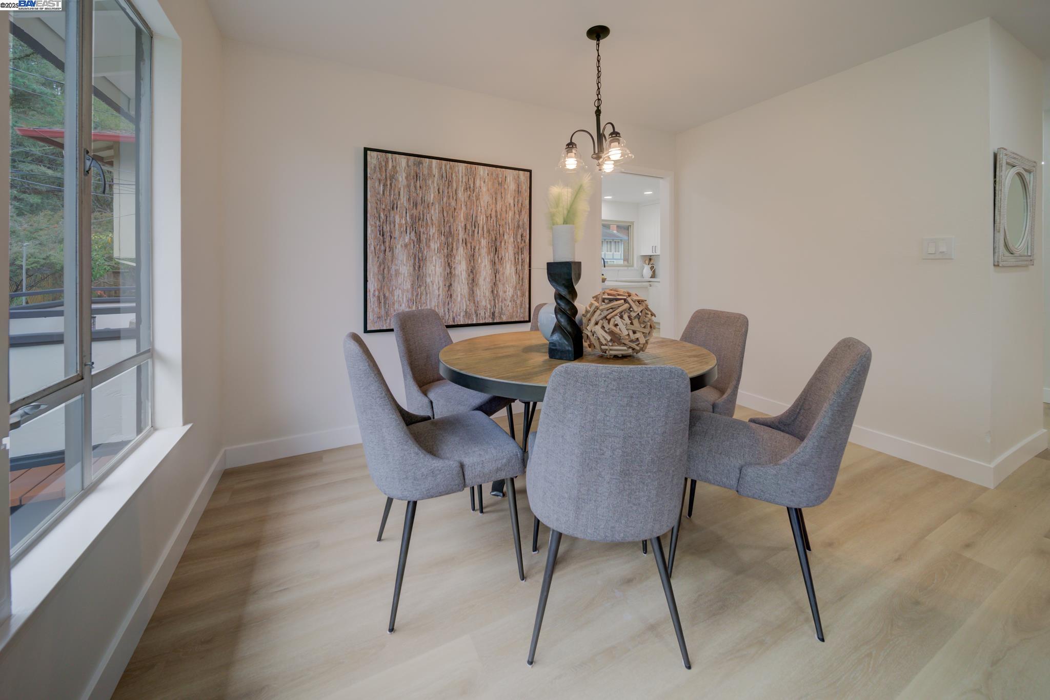 Detail Gallery Image 11 of 44 For 100 Alameda Place, San Bruno,  CA 94066-2534 - 4 Beds | 3 Baths