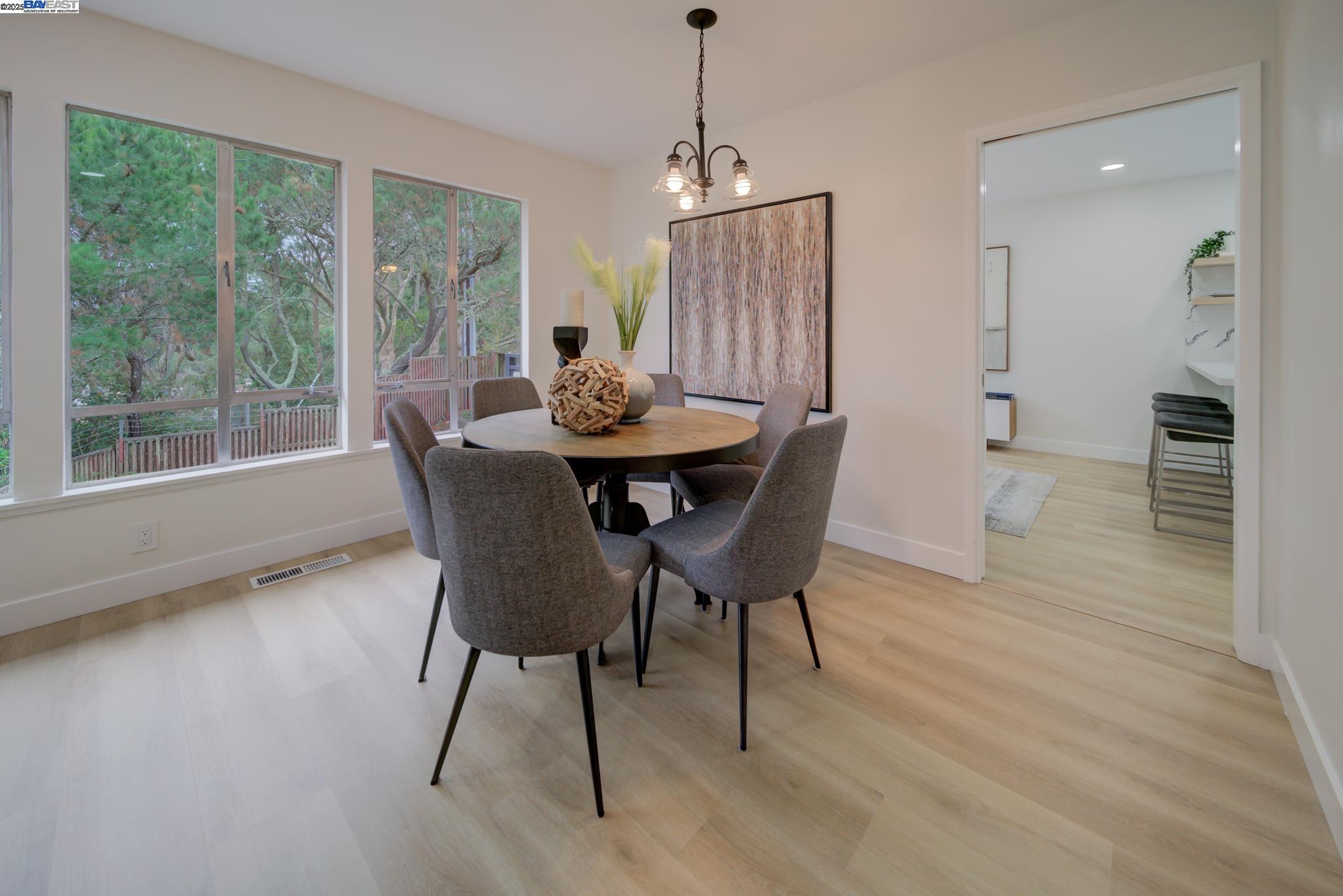 Detail Gallery Image 12 of 44 For 100 Alameda Place, San Bruno,  CA 94066-2534 - 4 Beds | 3 Baths