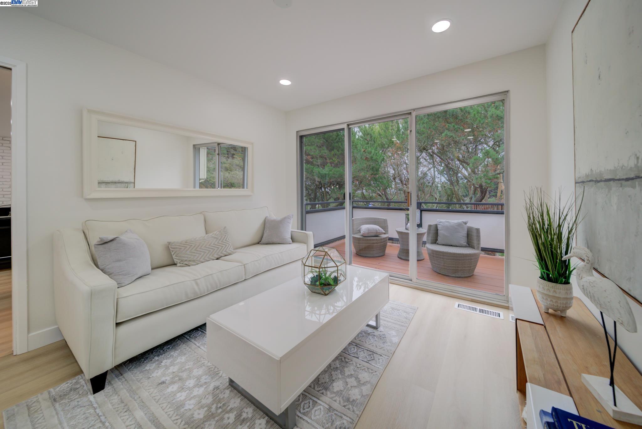 Detail Gallery Image 15 of 44 For 100 Alameda Place, San Bruno,  CA 94066-2534 - 4 Beds | 3 Baths