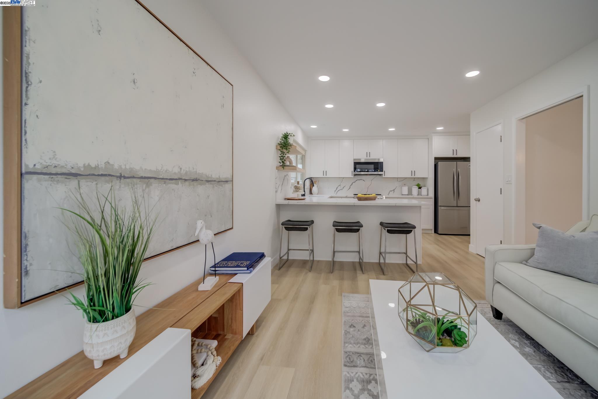 Detail Gallery Image 16 of 44 For 100 Alameda Place, San Bruno,  CA 94066-2534 - 4 Beds | 3 Baths