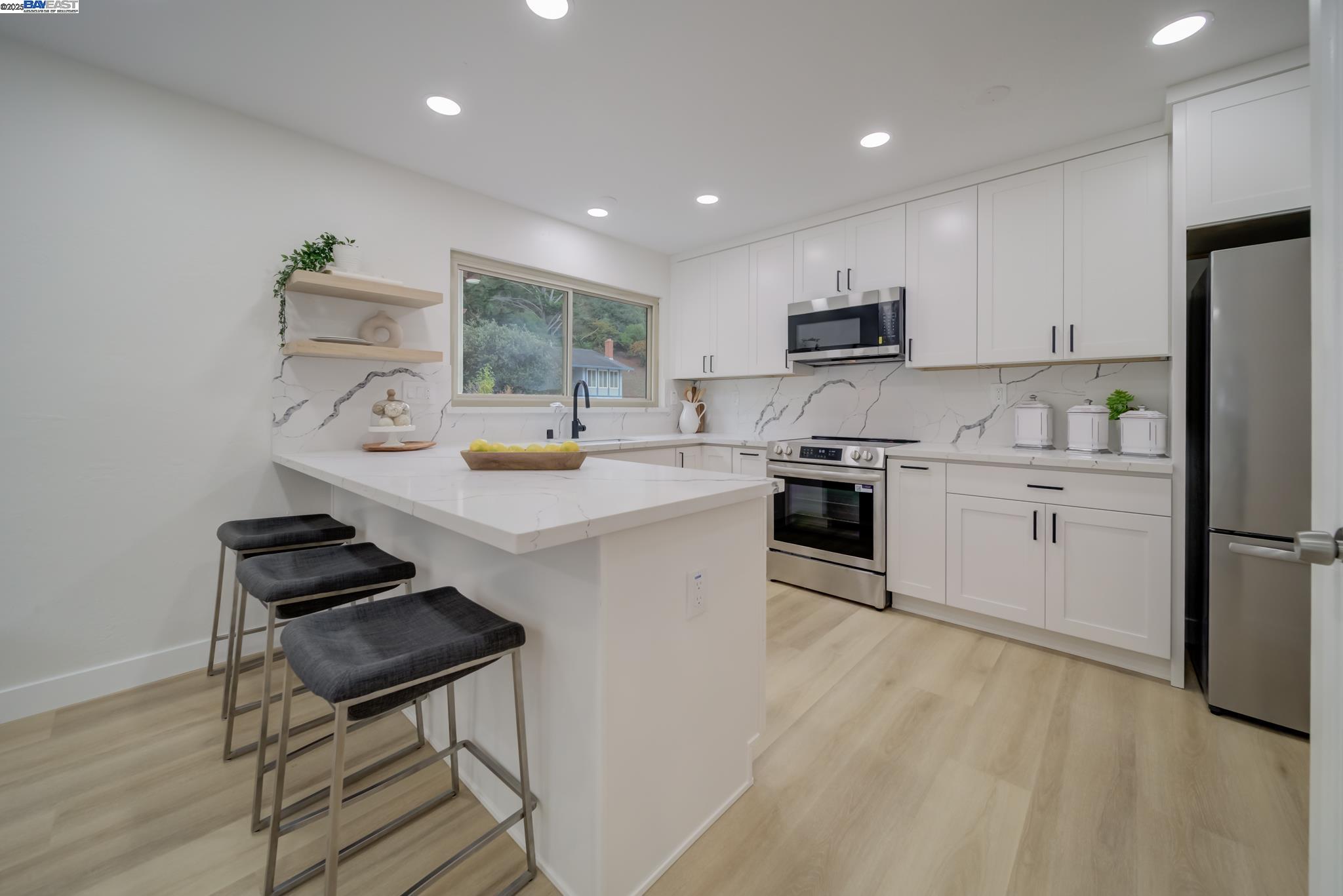 Detail Gallery Image 17 of 44 For 100 Alameda Place, San Bruno,  CA 94066-2534 - 4 Beds | 3 Baths