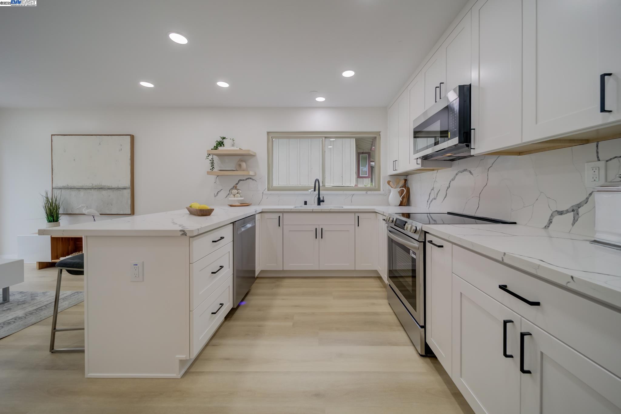 Detail Gallery Image 18 of 44 For 100 Alameda Place, San Bruno,  CA 94066-2534 - 4 Beds | 3 Baths