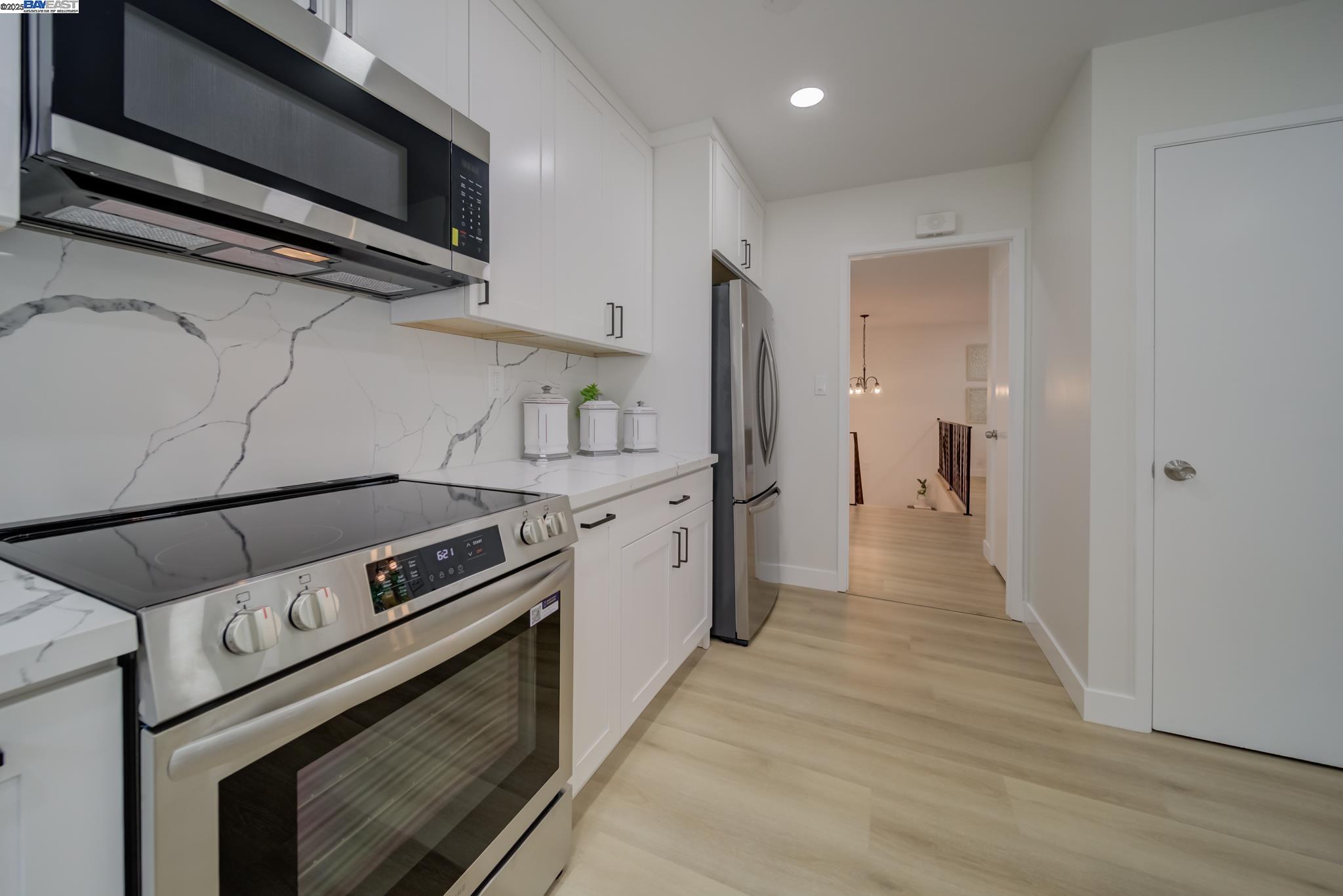 Detail Gallery Image 19 of 44 For 100 Alameda Place, San Bruno,  CA 94066-2534 - 4 Beds | 3 Baths