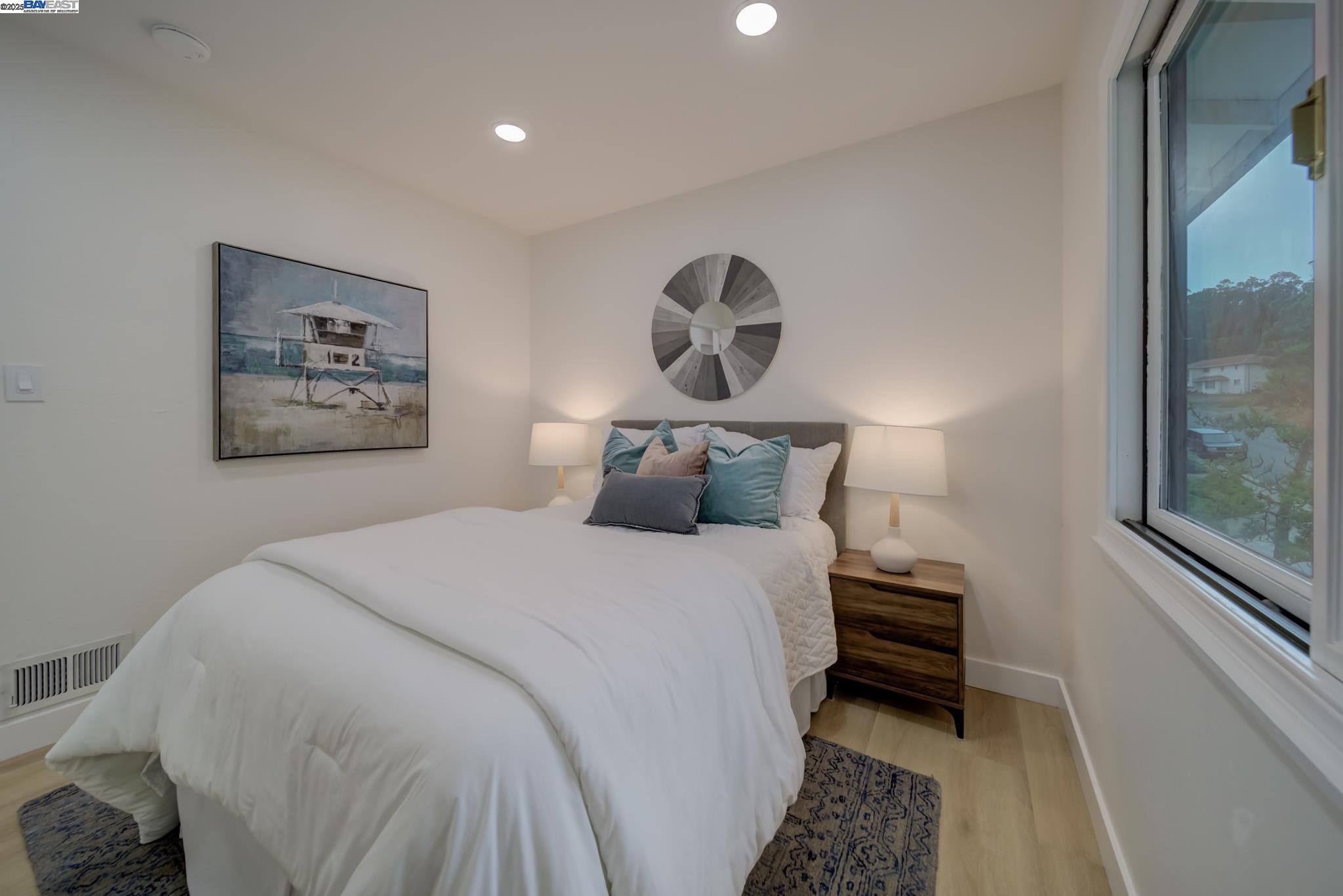 Detail Gallery Image 22 of 44 For 100 Alameda Place, San Bruno,  CA 94066-2534 - 4 Beds | 3 Baths