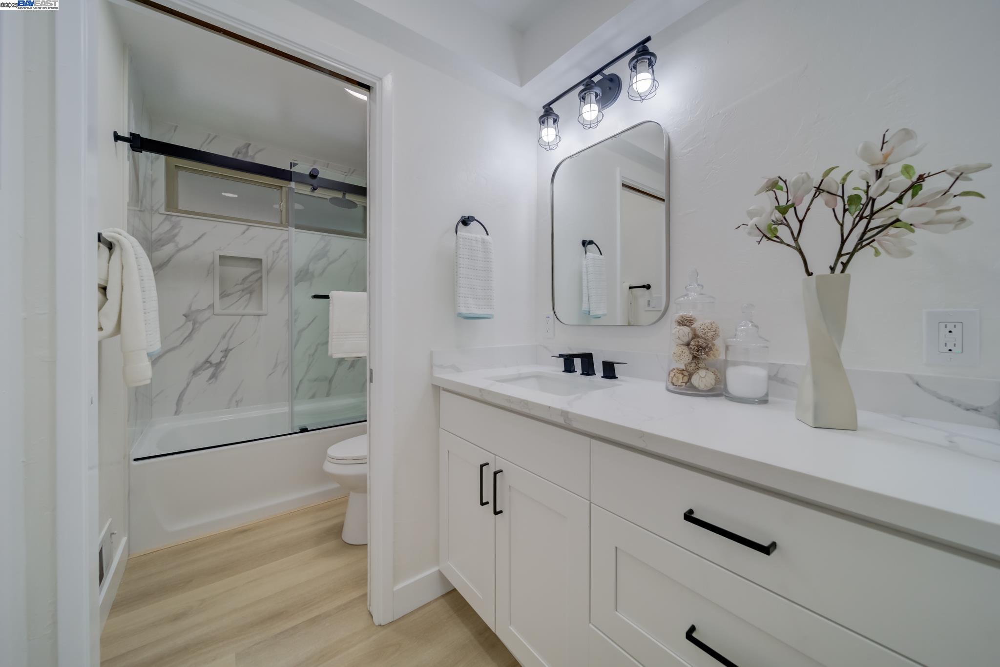 Detail Gallery Image 25 of 44 For 100 Alameda Place, San Bruno,  CA 94066-2534 - 4 Beds | 3 Baths