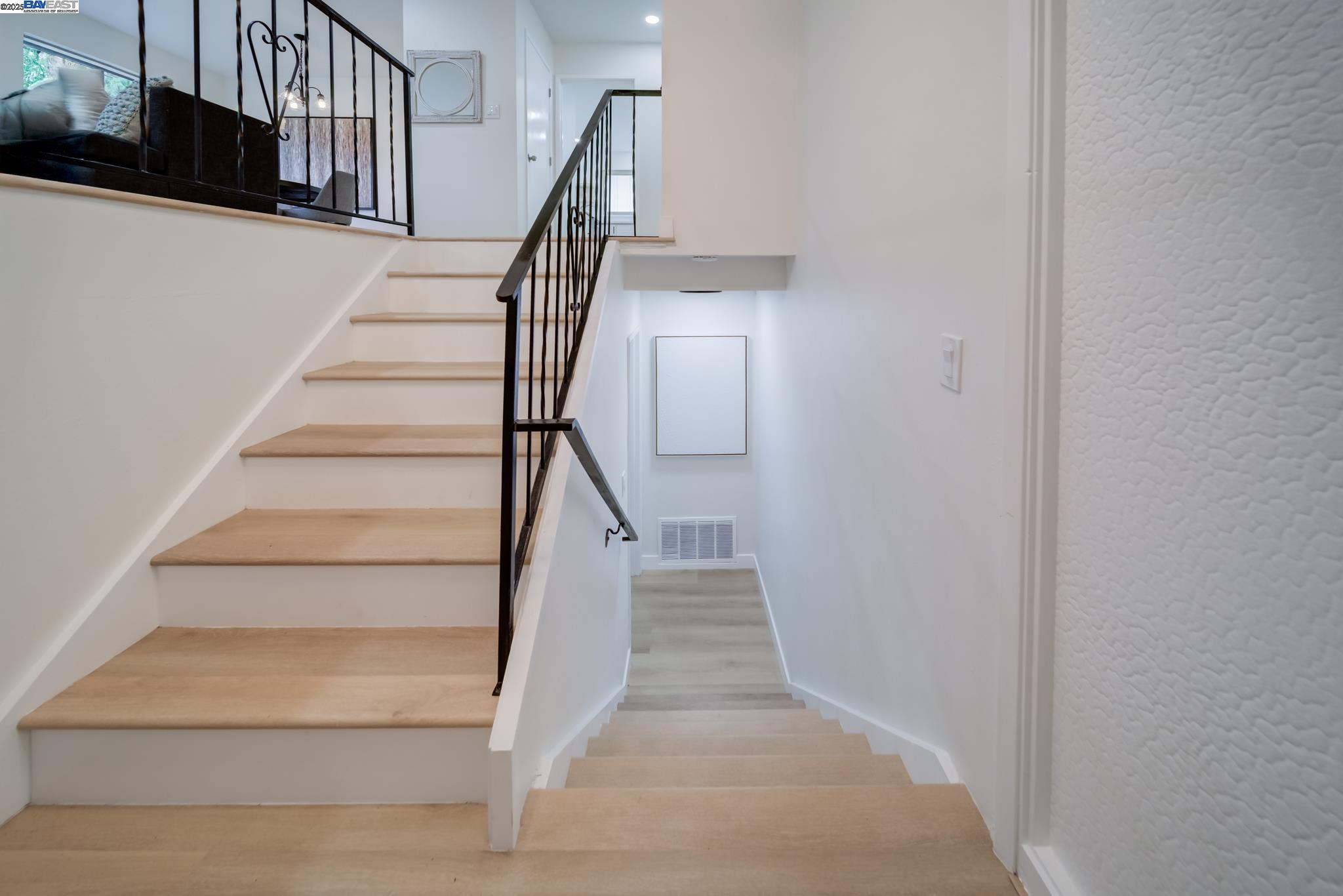 Detail Gallery Image 31 of 44 For 100 Alameda Place, San Bruno,  CA 94066-2534 - 4 Beds | 3 Baths