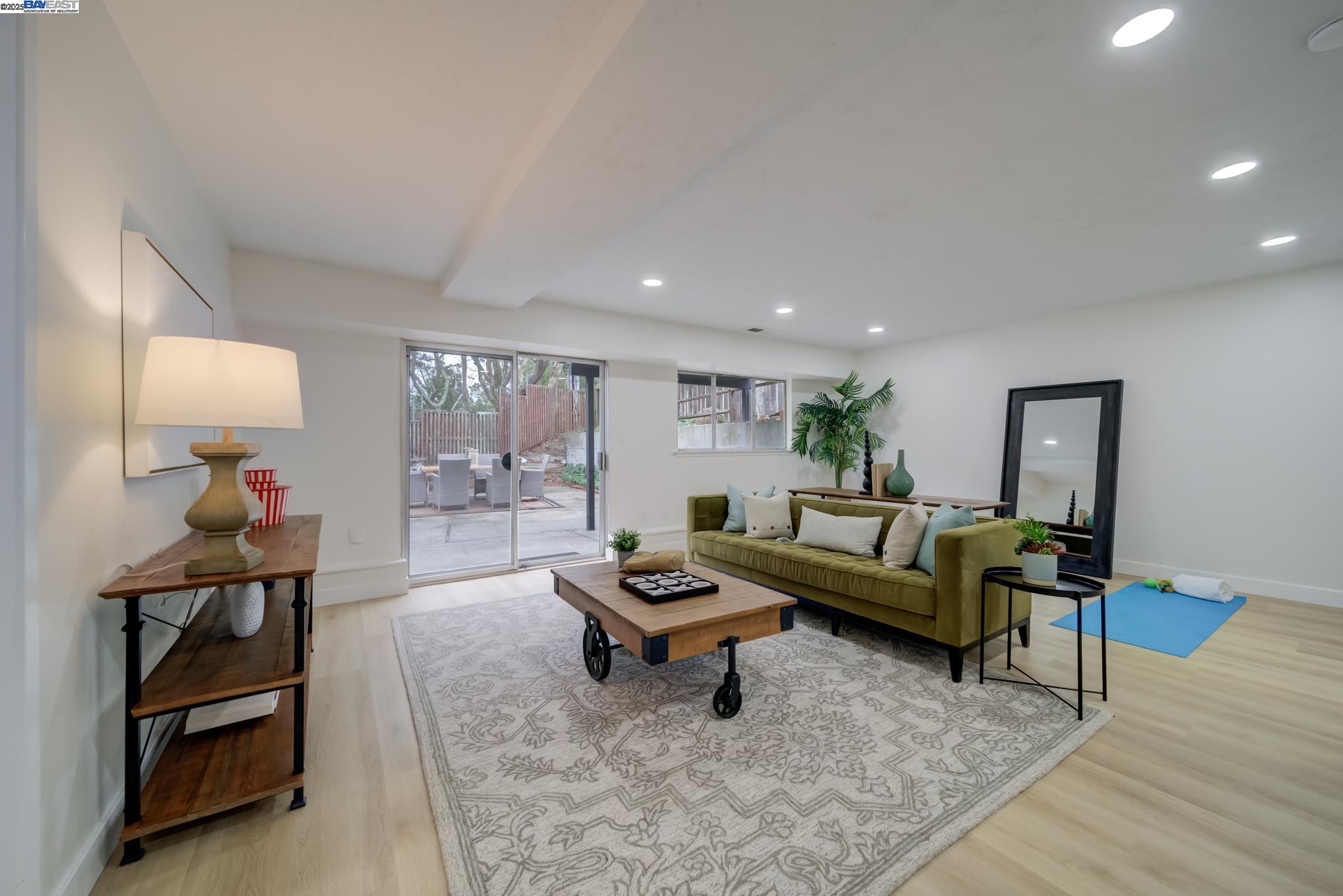 Detail Gallery Image 32 of 44 For 100 Alameda Place, San Bruno,  CA 94066-2534 - 4 Beds | 3 Baths