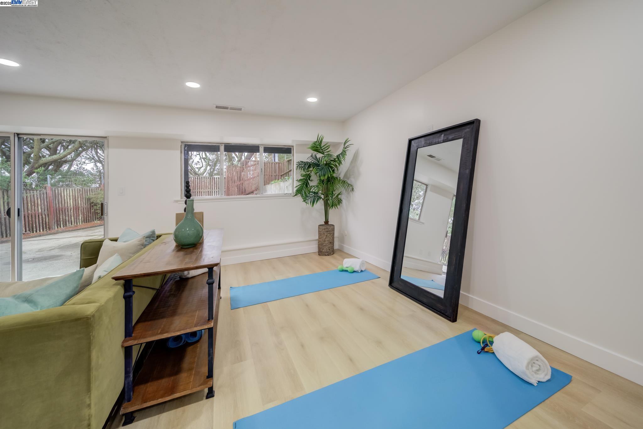 Detail Gallery Image 33 of 44 For 100 Alameda Place, San Bruno,  CA 94066-2534 - 4 Beds | 3 Baths