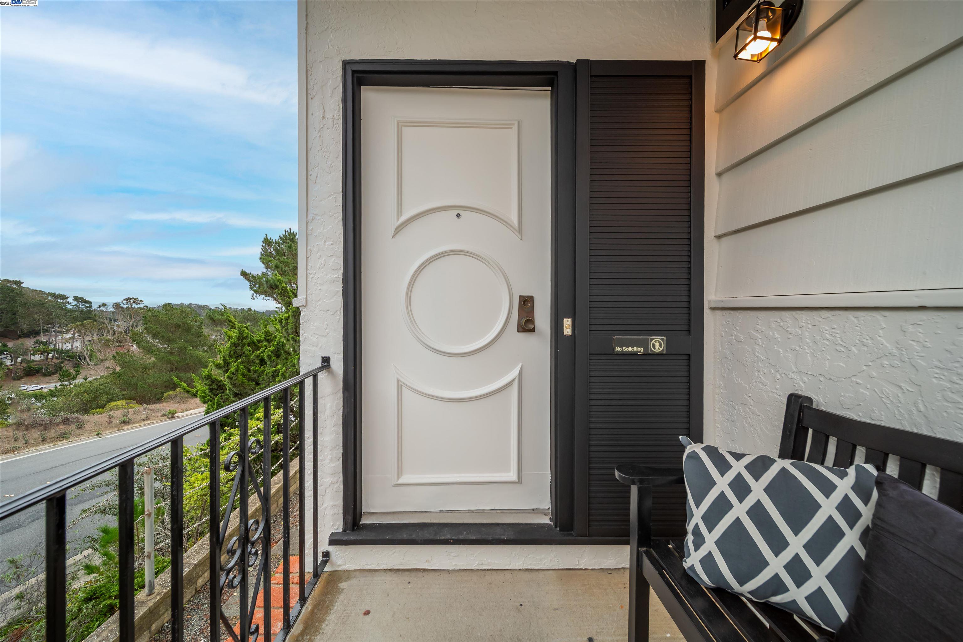 Detail Gallery Image 5 of 44 For 100 Alameda Place, San Bruno,  CA 94066-2534 - 4 Beds | 3 Baths