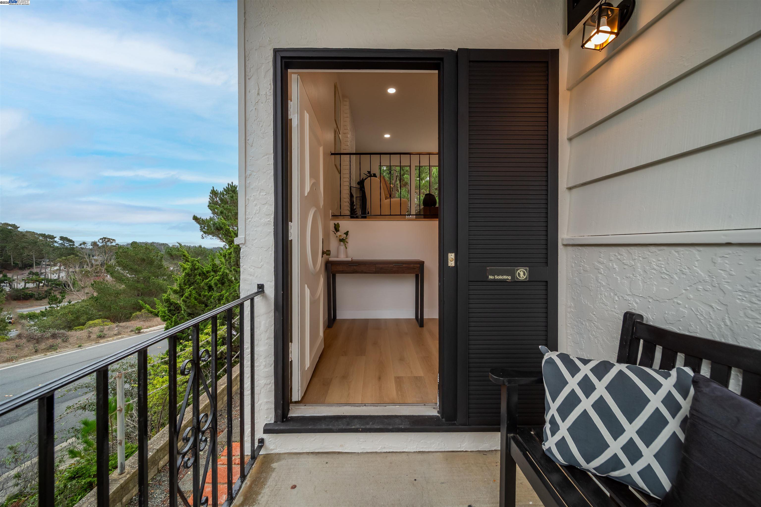 Detail Gallery Image 6 of 44 For 100 Alameda Place, San Bruno,  CA 94066-2534 - 4 Beds | 3 Baths