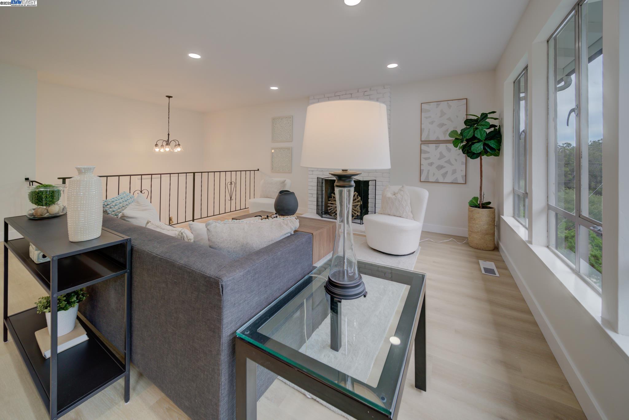 Detail Gallery Image 10 of 44 For 100 Alameda Place, San Bruno,  CA 94066-2534 - 4 Beds | 3 Baths