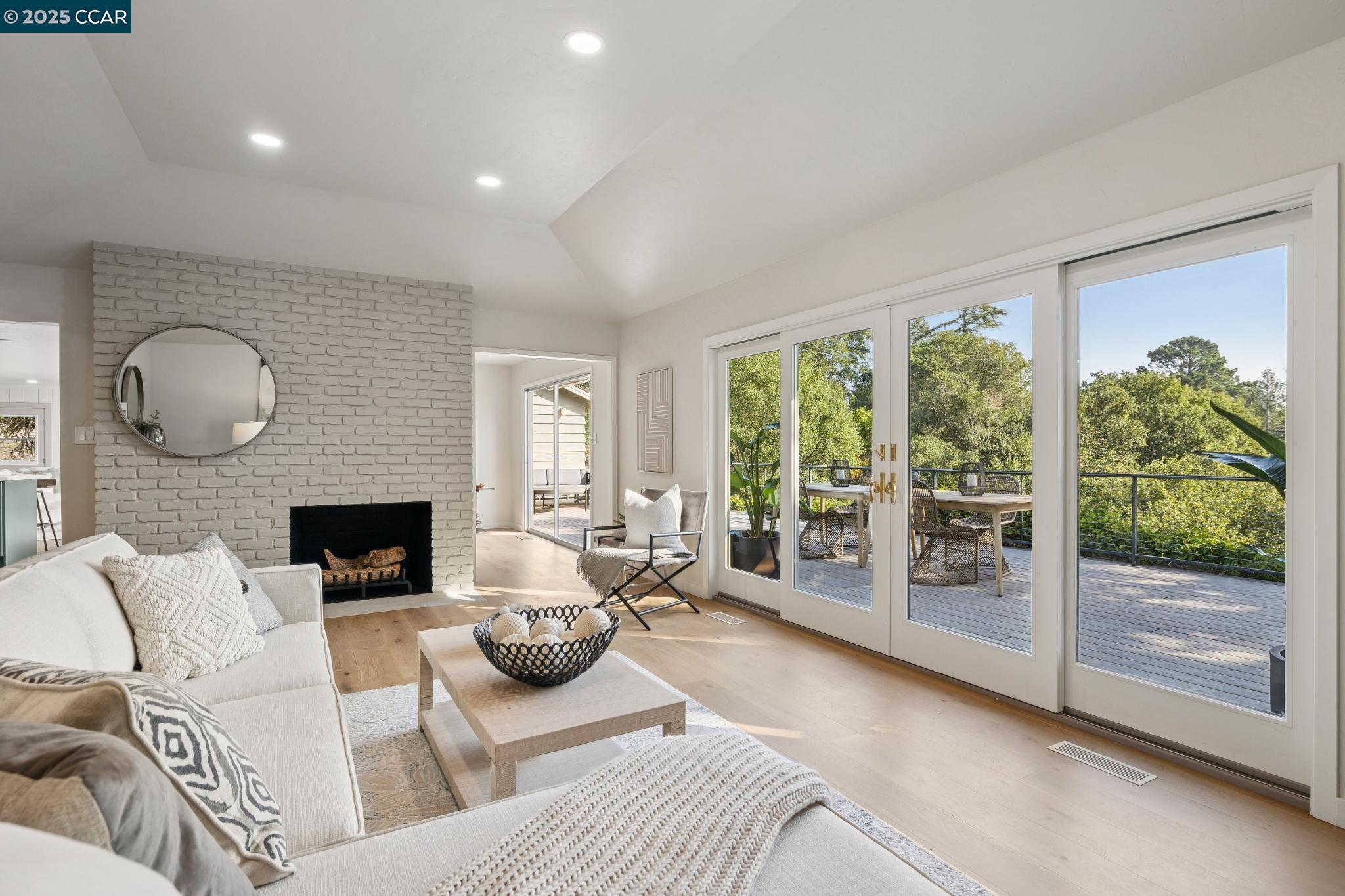 Detail Gallery Image 9 of 48 For 11 Los Dedos Rd, Orinda,  CA 94563 - 3 Beds | 2 Baths