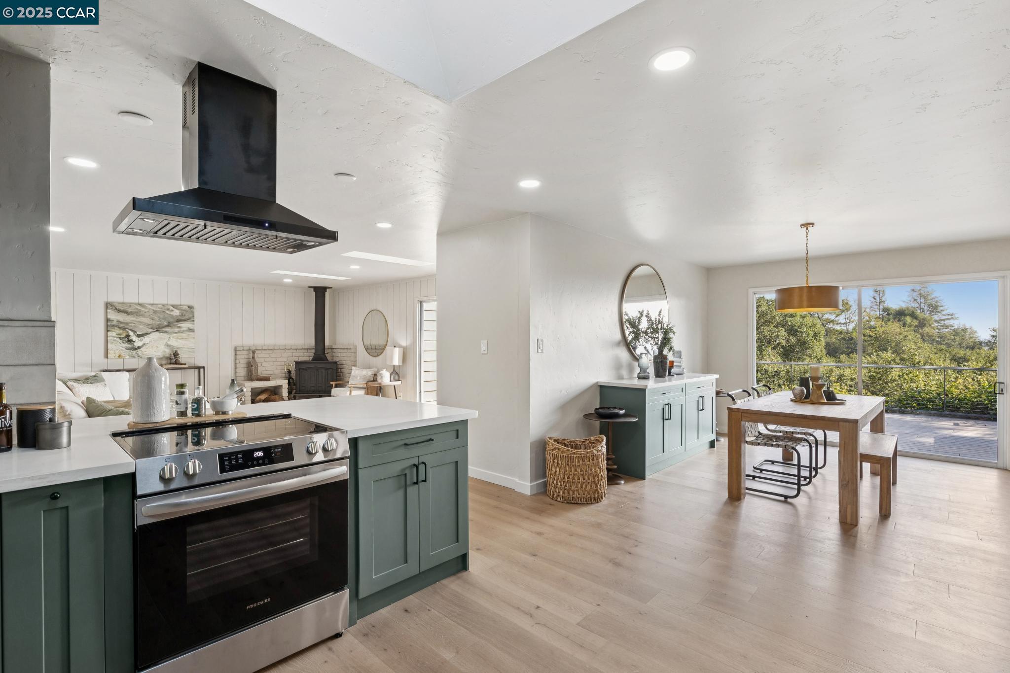 Detail Gallery Image 16 of 48 For 11 Los Dedos Rd, Orinda,  CA 94563 - 3 Beds | 2 Baths