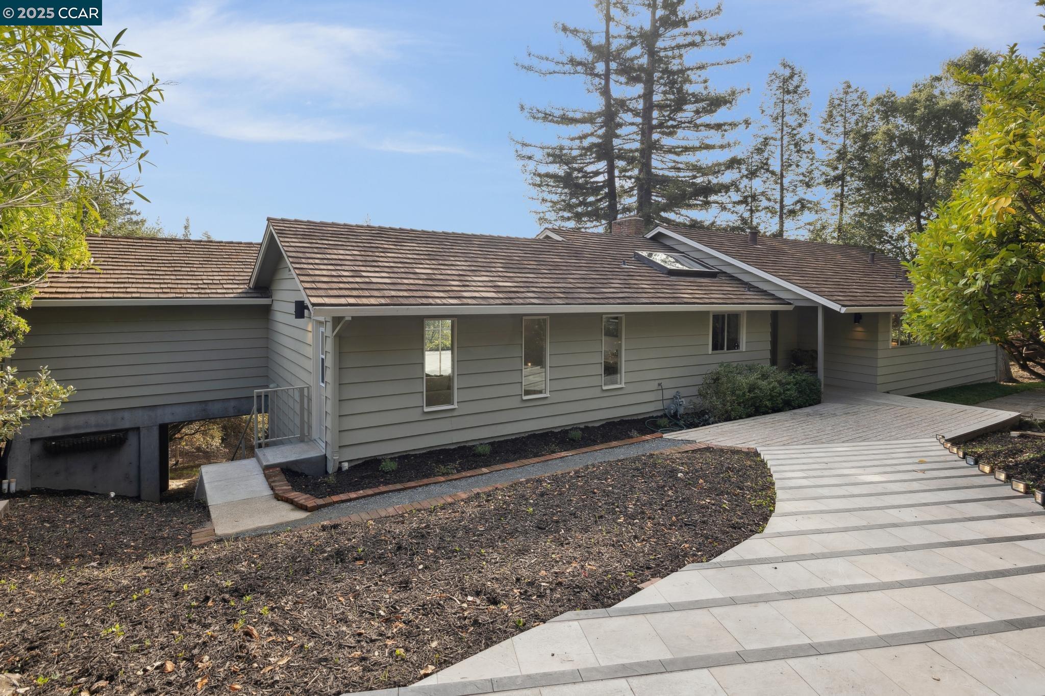 Detail Gallery Image 4 of 48 For 11 Los Dedos Rd, Orinda,  CA 94563 - 3 Beds | 2 Baths