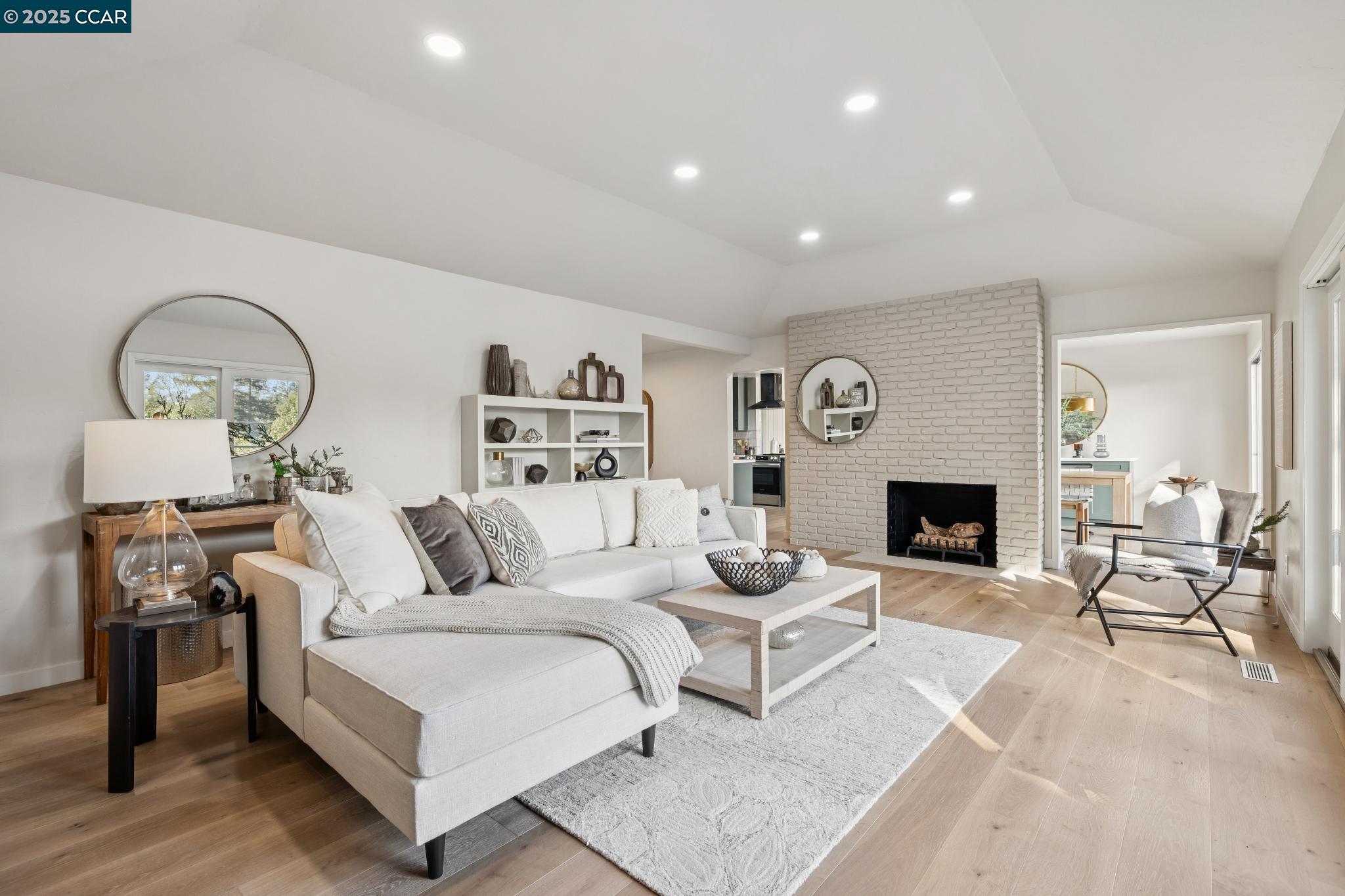 Detail Gallery Image 8 of 48 For 11 Los Dedos Rd, Orinda,  CA 94563 - 3 Beds | 2 Baths