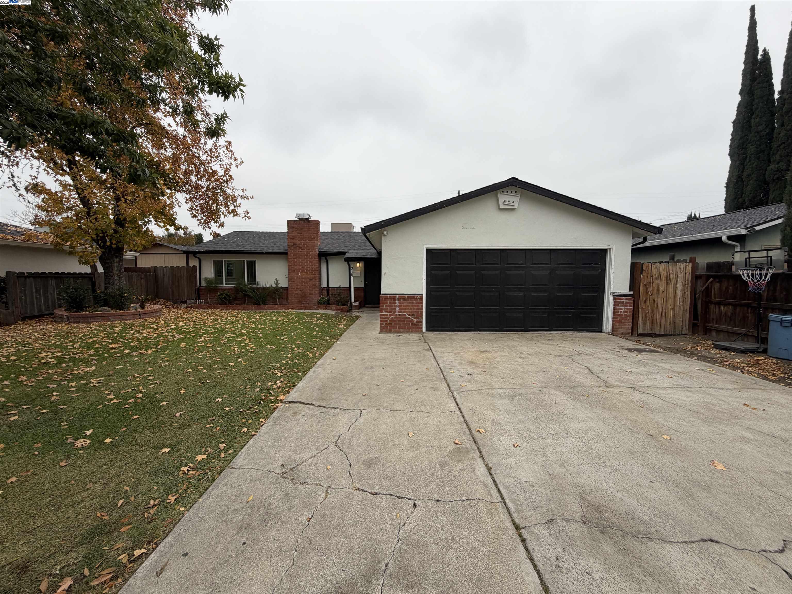 Detail Gallery Image 1 of 4 For 239 E 20th, Tracy,  CA 95376 - 3 Beds | 1 Baths