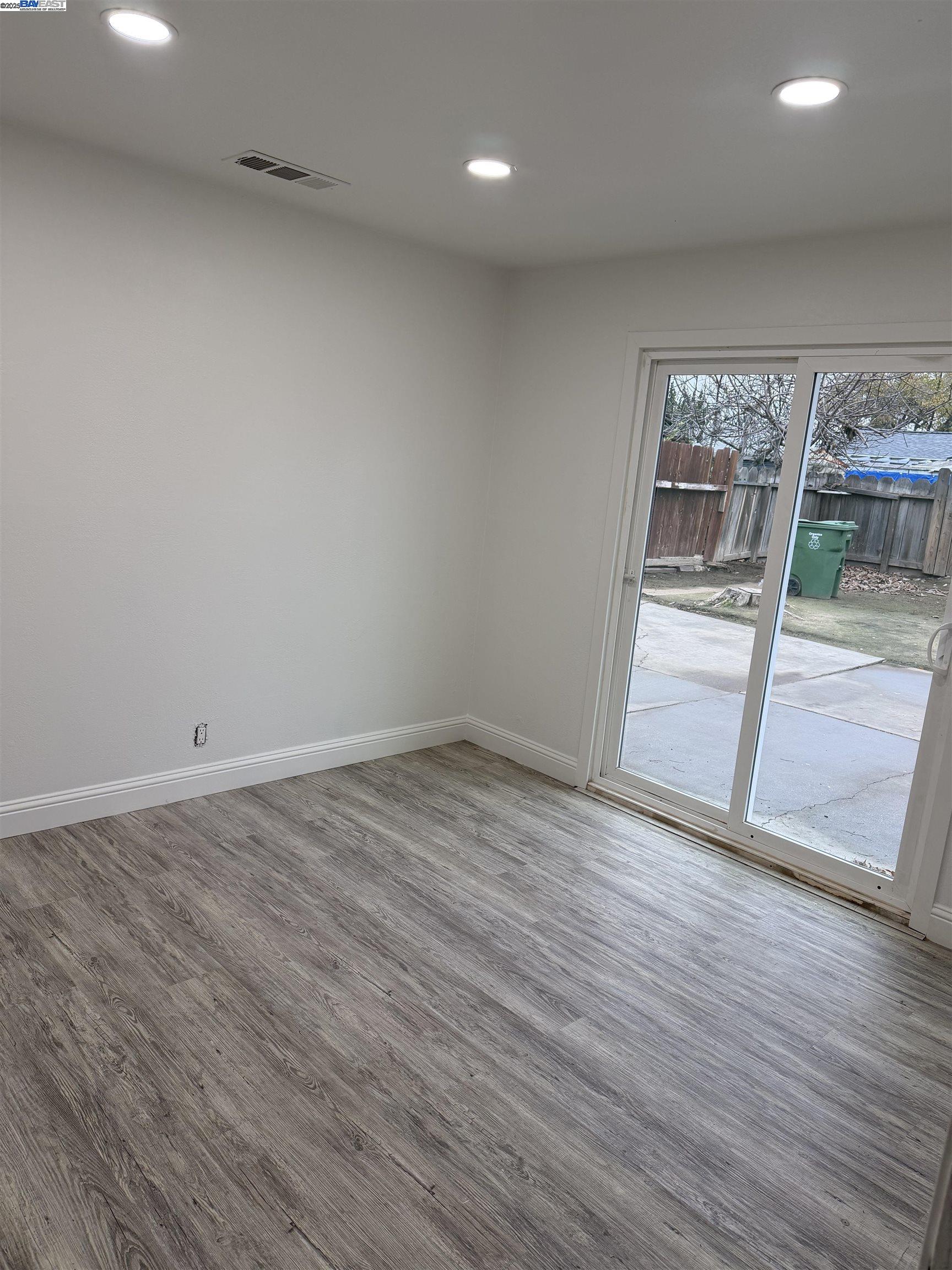 Detail Gallery Image 11 of 18 For 239 E 20th, Tracy,  CA 95376 - 3 Beds | 1/1 Baths